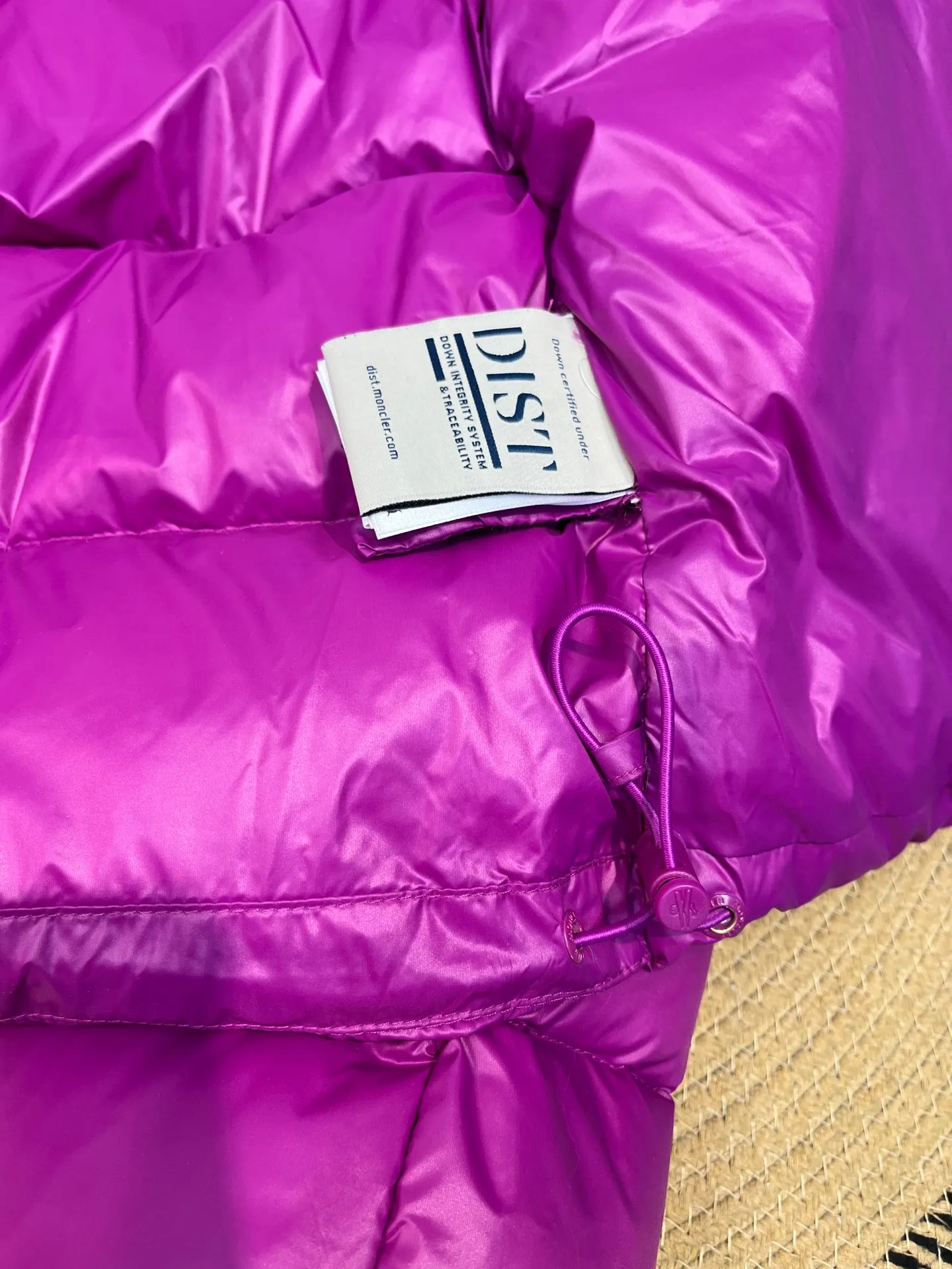 P780 moncler 🌟down jacket, original custom-made hardware accessories, all imported and original customization, welcome to compare, absolutely high quality, using top-grade 90 white duck down, super soft, fluffy and plump, super heavy-duty, excellent fabric workmanship, perfect version. Note⚠The fabric is super comfortable, exclusive model, non-market goods, same sizes for men and women.  size: 1234