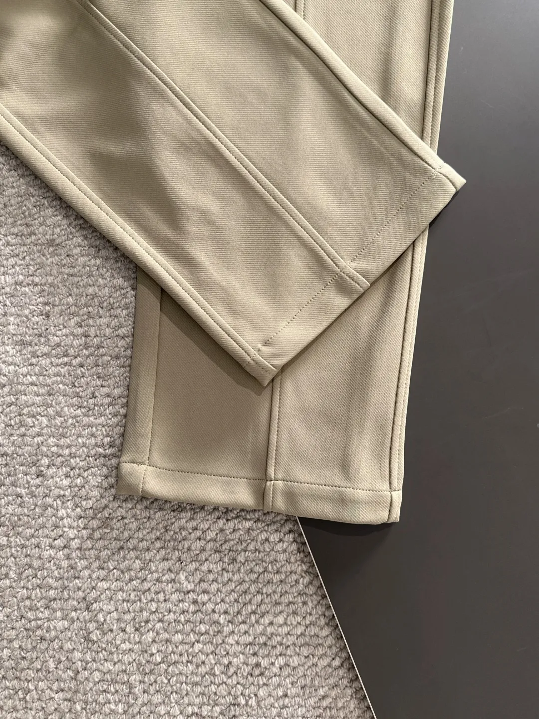 Shipped in 2-3 days P360 MONCLER/Mongolian Exclusive first release of 25ss autumn and winter new high-quality trousers Compare real-life details at will A perfect choice for autumn and winter. A must-have item. Sizes: M to 4XL (please state your height and weight when placing an order)