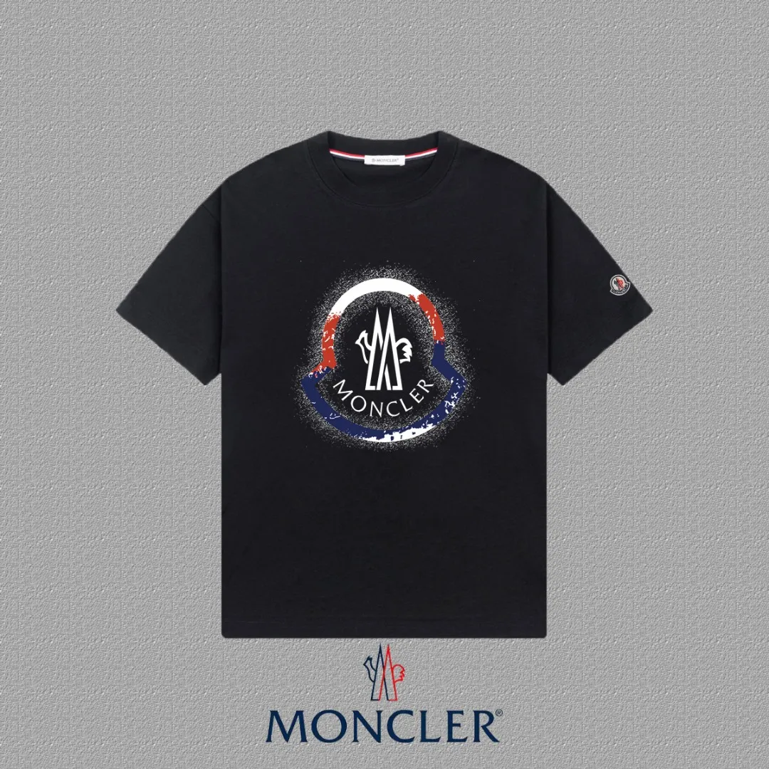 P140 🔥 [MONCLER] 2025FW short-sleeved T-shirt with badge + LOGO, high-end 26s double yarn 300g fabric, heavy fabric, custom stretcher rib, same vat and dye, complete three standards, same style for men and women, color: black, white, size: S M L XL 2XL