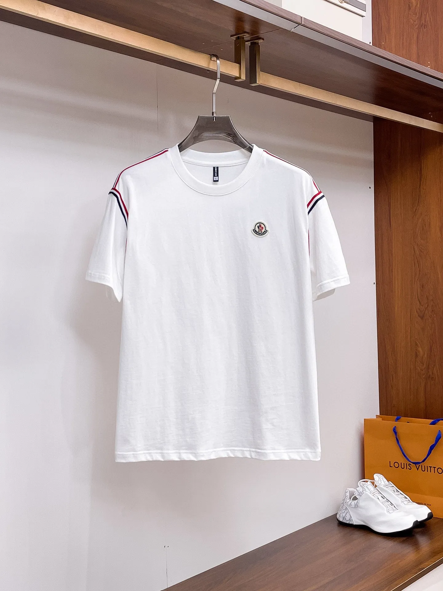 P560 Brand [MONCLER Mouth Covered] 2025 round neck short-sleeved shorts suit. The pure cotton fabric upper body will not be stuffy, the smooth and comfortable skin-friendly effect is more breathable, the fabric has its own texture, classic logo technology, a new interpretation from a unique angle, the first choice for fashion and versatility! Size: M-3XL (maximum wear: 190 pounds)