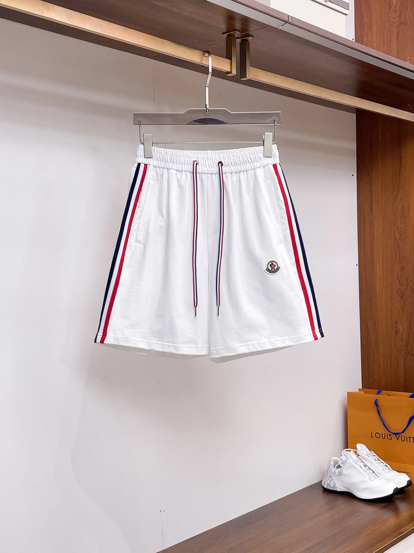 P560 Brand [MONCLER Mouth Covered] 2025 round neck short-sleeved shorts suit. The pure cotton fabric upper body will not be stuffy, the smooth and comfortable skin-friendly effect is more breathable, the fabric has its own texture, classic logo technology, a new interpretation from a unique angle, the first choice for fashion and versatility! Size: M-3XL (maximum wear: 190 pounds)
