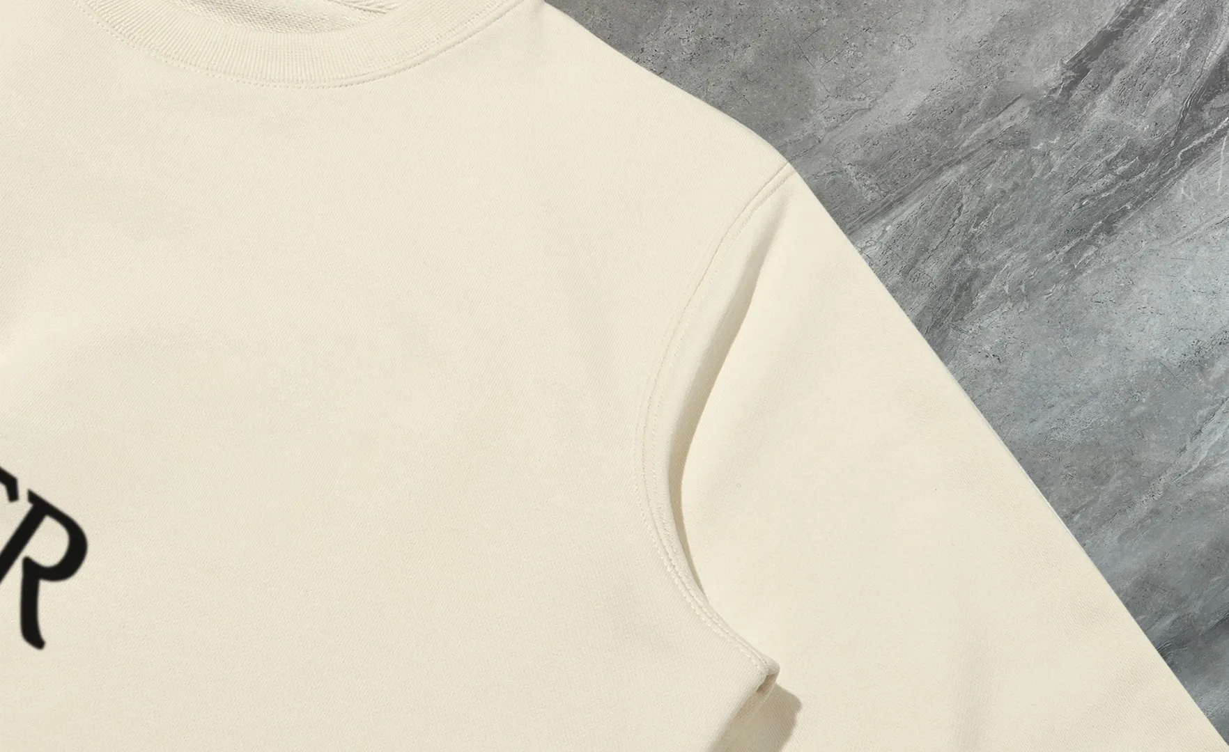 P210 (high-version sweatshirt) [Long-term stock] 〖 𝐌𝐎𝐍𝐂𝐋𝐄𝐑~Mask〗 Made of 440g heavyweight fabric, which is different from the market currency, and can be matched with any variety to make it look handsome. 2025 T stage spring catwalk version, on sale at counters, round neck terry sweatshirt, high-end double-ply cotton, custom-made stretch ribs, dyed in the same vat, complete with three standards, matched with exquisite embroidered LOGO on the chest, simple and advanced, same style for men and women. Color: black, apricot, white, size: S M L XL 2XL