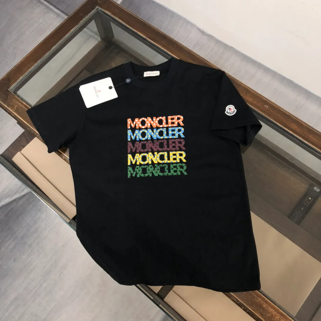 P150 Moncler 2025 new men's round neck short-sleeved couple's T-shirt, new spring and summer product, high quality 🔥🔥Fashionable and versatile, customized imported fabrics, comfortable to wear, breathable, fashionable without losing personality, casual and casual upper body, handsome and stylish, showing the temperament of a big brand. All three standards are complete! ! Color: black white Size: S-XL (loose fit)