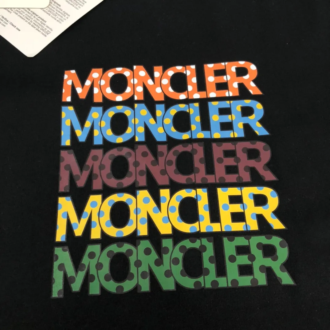 P150 Moncler 2025 new men's round neck short-sleeved couple's T-shirt, new spring and summer product, high quality 🔥🔥Fashionable and versatile, customized imported fabrics, comfortable to wear, breathable, fashionable without losing personality, casual and casual upper body, handsome and stylish, showing the temperament of a big brand. All three standards are complete! ! Color: black white Size: S-XL (loose fit)
