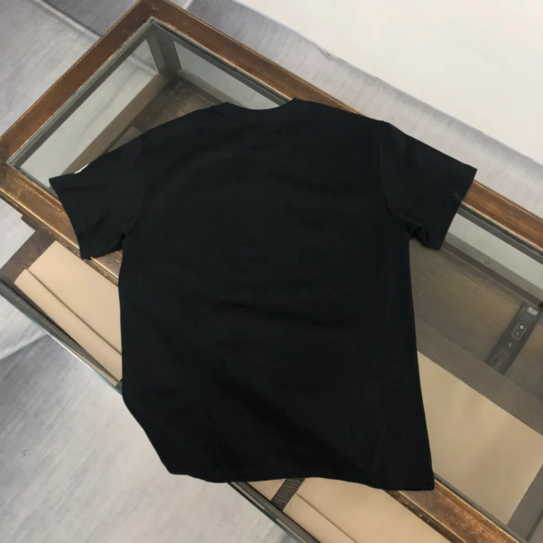 P150 Moncler 2025 new men's round neck short-sleeved couple's T-shirt, new spring and summer product, high quality 🔥🔥Fashionable and versatile, customized imported fabrics, comfortable to wear, breathable, fashionable without losing personality, casual and casual upper body, handsome and stylish, showing the temperament of a big brand. All three standards are complete! ! Color: black white Size: S-XL (loose fit)