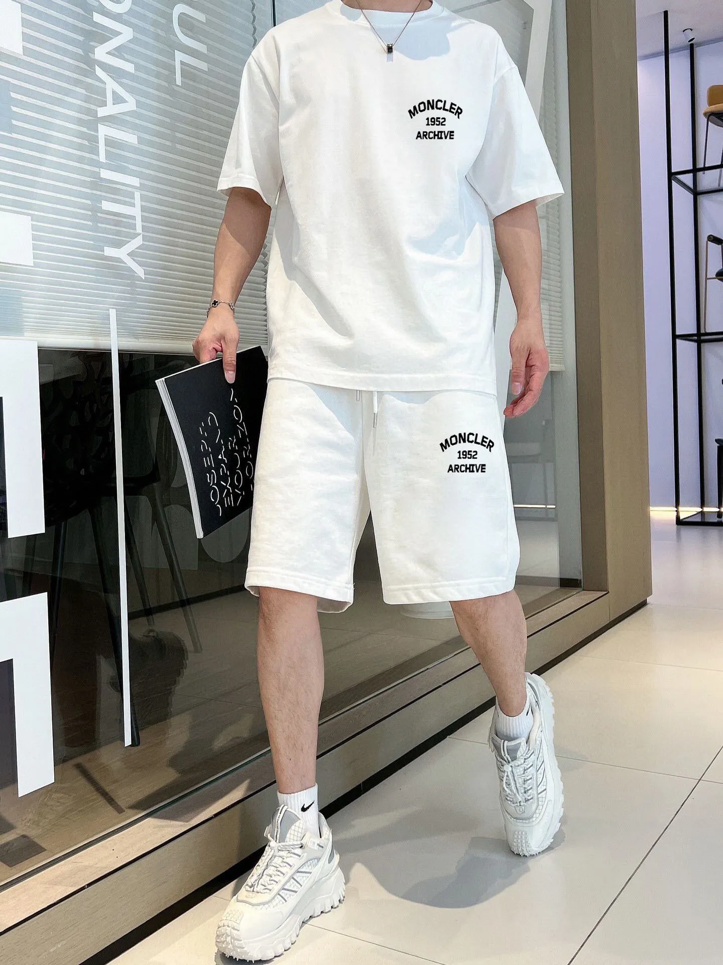 P280 Brand【MONCLER】2025 new men's short-sleeved shorts suit! Synchronous sales on the official website! High-end version on the market! It feels delicate and soft! Make you more comfortable to wear! The draped silhouette is awesome! Size: M-5XL (please state your height and weight when placing an order)