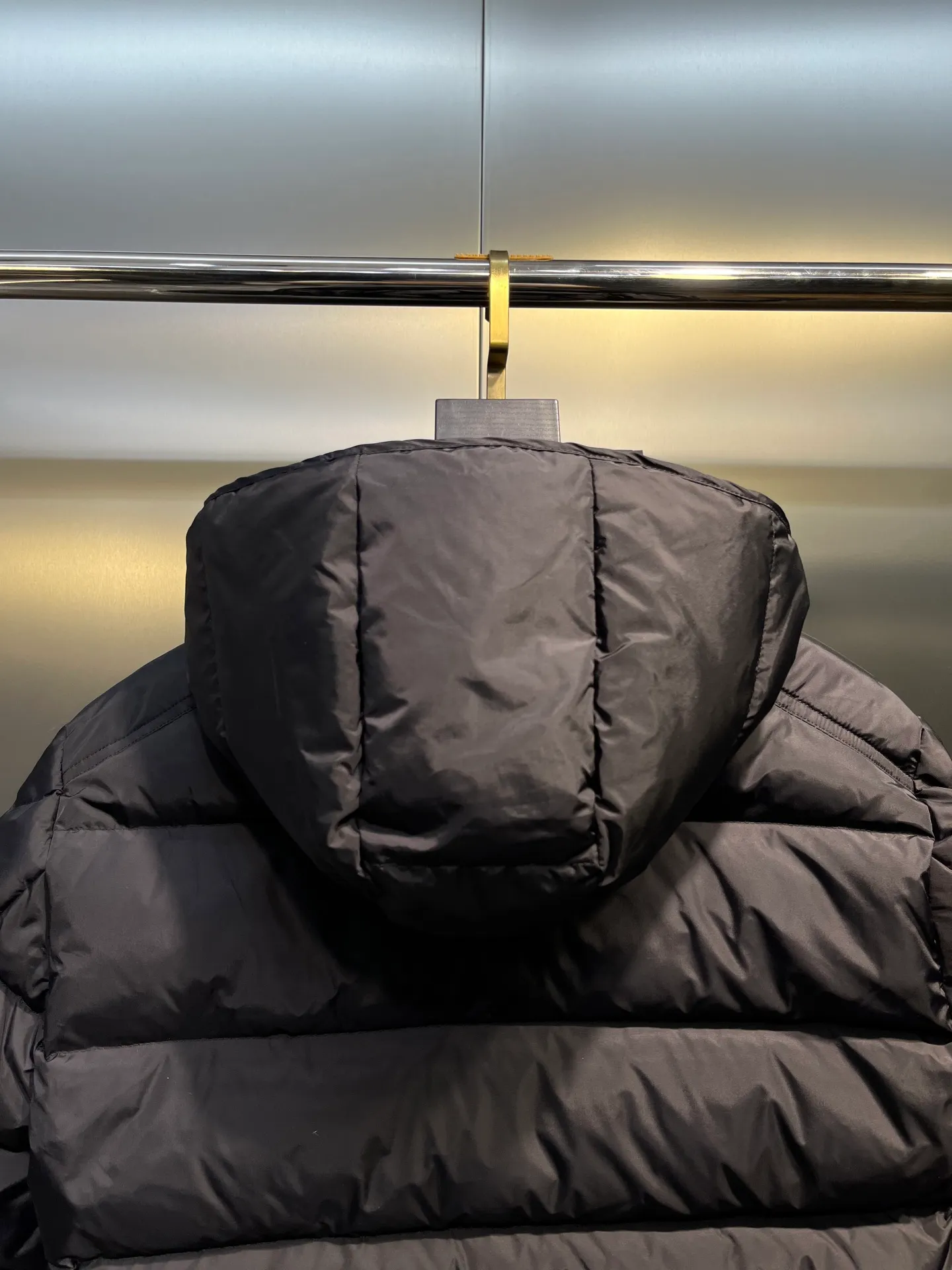 P900 Moncler 🌟Mouth cover New matte classic Maya for autumn and winter! Official website synchronized 🈶sale! Yuhuang's century-old evergreen series of products! The latest product from Mayan culture! 90 down filling, the fullness of the down can be seen with the naked eye. Disassembled, the fabric is soft and textured. It continues to be a hot seller, and the upper body is lighter and more comfortable. Color: black green yellow size: 12345