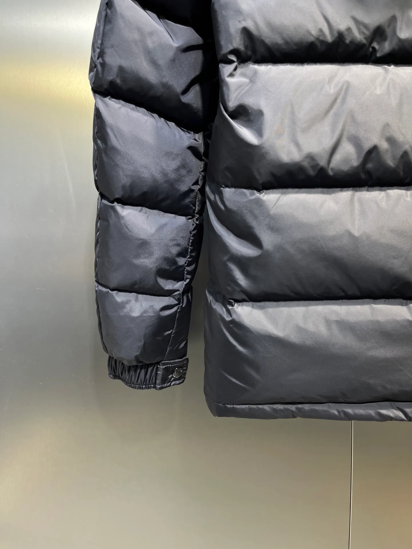 P900 Moncler 🌟Mouth cover New matte classic Maya for autumn and winter! Official website synchronized 🈶sale! Yuhuang's century-old evergreen series of products! The latest product from Mayan culture! 90 down filling, the fullness of the down can be seen with the naked eye. Disassembled, the fabric is soft and textured. It continues to be a hot seller, and the upper body is lighter and more comfortable. Color: black green yellow size: 12345