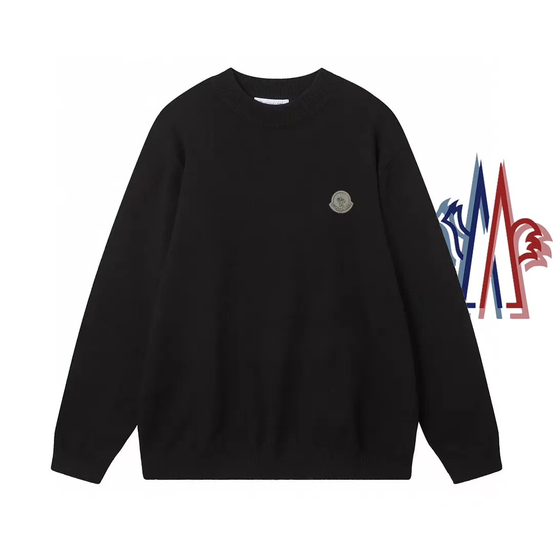 P210 Moncler/Mongolian 3-label complete, half-turtleneck sweater, fine wool blended sweater, high-end customized collection for men and women, part of the brand's high-end main line, patented top-grade yarn blending, using innovation to interpret conventional styles. The configuration of the fabric is subversive. The details are remarkable, and the price-performance ratio is very high. Meri wool yarn is of excellent quality. It feels super soft, delicate, soft, non-pilling and does not deform. The upper body is extremely skin-friendly and comfortable. Can be worn on its own with a jacket or on its own. Size: M L XL 2XL 3XL