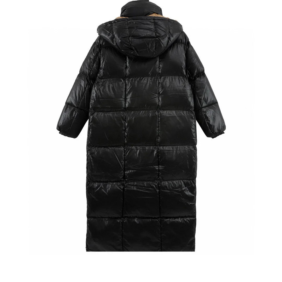 P860 Moncler/Moncler 22GW women's long bread top version, ceiling level Monc1er Moncler's classic popular model Parana official website latest color matching in 22 years, annual popular recommendation, original development, made of 90 white duck down one to one, the inner liner is made of 400 high-density diamond-proof velvet gallbladder, exclusive to the entire network!  This style can be said to be a must-have for women in the past two years. The silhouette design is super tonal, and it is a popular style of bread jacket. The hood is removable and the upper body is super comfortable. It is classic and easy to wear. It is a must-have! Style number: A82# Size: 0 1 2 3