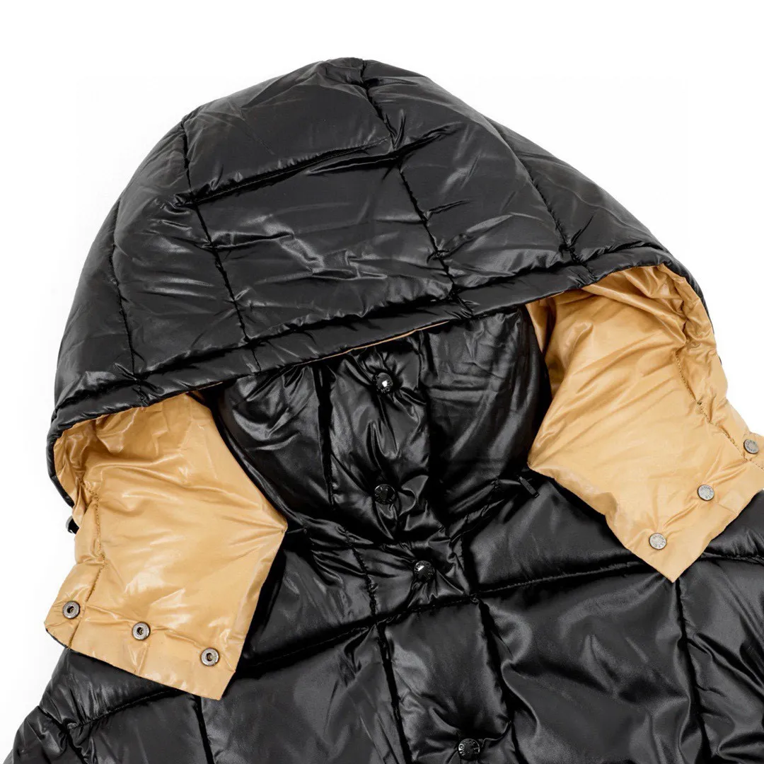 P860 Moncler/Moncler 22GW women's long bread top version, ceiling level Monc1er Moncler's classic popular model Parana official website latest color matching in 22 years, annual popular recommendation, original development, made of 90 white duck down one to one, the inner liner is made of 400 high-density diamond-proof velvet gallbladder, exclusive to the entire network!  This style can be said to be a must-have for women in the past two years. The silhouette design is super tonal, and it is a popular style of bread jacket. The hood is removable and the upper body is super comfortable. It is classic and easy to wear. It is a must-have! Style number: A82# Size: 0 1 2 3