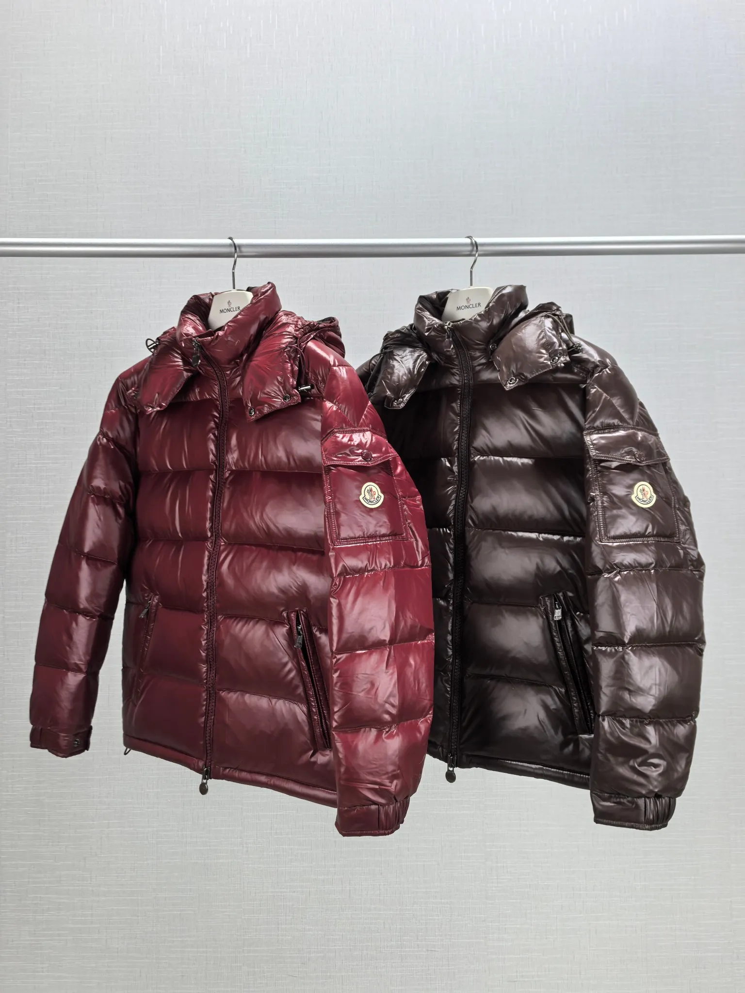 P980 Four-color top version of Moncler Maya men's hooded short down jacket