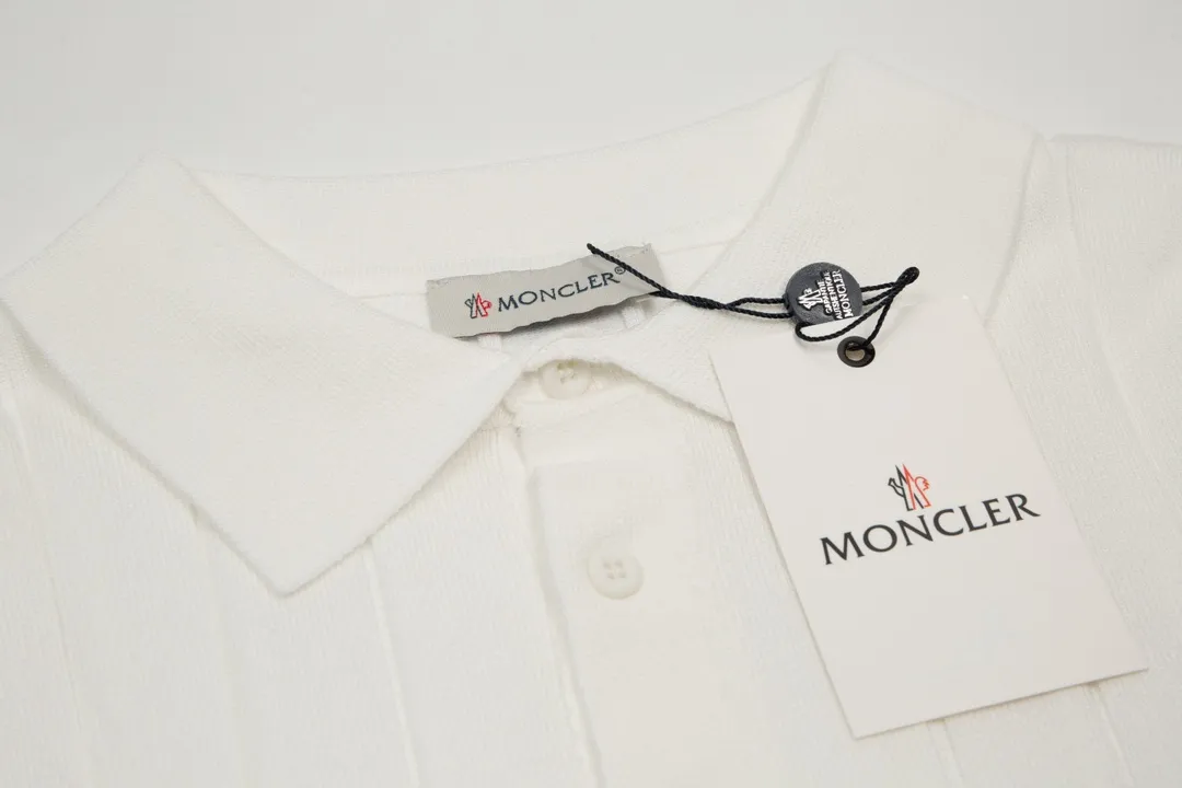 P190 Moncler/Moncler 2023ss new spring and summer knitted stretch lapel T-shirt, men's fashionable collar with contrasting color, front chest pocket, ultra-light and breathable knitted short-sleeved Polo shirt! If you want to look younger and more energetic in summer, you must have a polo shirt. It is a classic and versatile basic shirt that can be worn every time. It is a must-have and versatile item for men in summer. Whether you are doing business or leisure travel, it can switch between various styles for you, regardless of the occasion or body shape! , very cool and comfortable to wear in summer. The fabric feels smooth and comfortable, light and breathable, the upper body is cool and pleasant, and you will not feel stuffy at all. It is extremely skin-friendly, and the workmanship and wiring details are exquisite to the extreme. It is the first choice for high-end men! 48-56