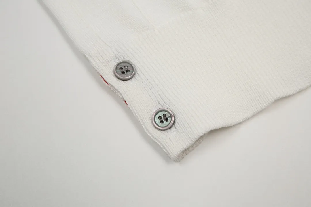P190 Moncler/Moncler 2023ss new spring and summer knitted stretch lapel T-shirt, men's fashionable collar with contrasting color, front chest pocket, ultra-light and breathable knitted short-sleeved Polo shirt! If you want to look younger and more energetic in summer, you must have a polo shirt. It is a classic and versatile basic shirt that can be worn every time. It is a must-have and versatile item for men in summer. Whether you are doing business or leisure travel, it can switch between various styles for you, regardless of the occasion or body shape! , very cool and comfortable to wear in summer. The fabric feels smooth and comfortable, light and breathable, the upper body is cool and pleasant, and you will not feel stuffy at all. It is extremely skin-friendly, and the workmanship and wiring details are exquisite to the extreme. It is the first choice for high-end men! 48-56