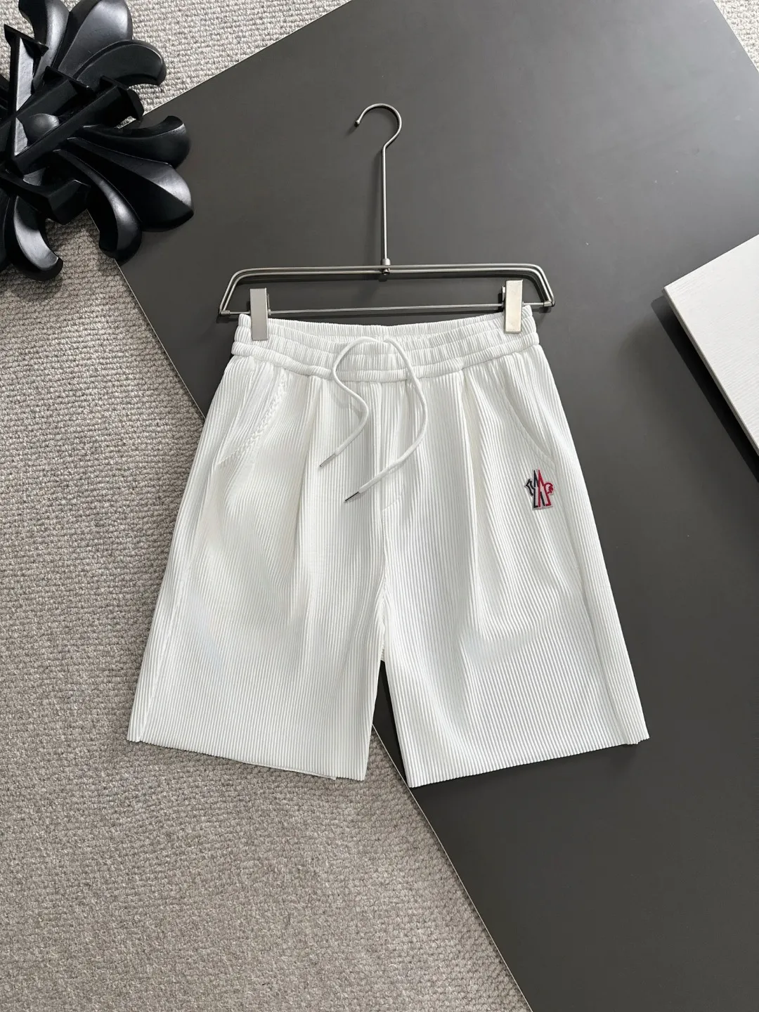 Next day shipping P460 MONCLER/Mongolian high quality 2025 spring and summer new casual heavy industry suit exclusively developed by yb! High quality production! Imported custom-made fabrics for foreign orders, with high breathability and comfort, impeccable details, brand element design concept, delicate and soft feel! It presents a casual cut and the upper body shape is great! On sale simultaneously on the official website! From a high-end men's positioning brand, the low-key luxury taste is irresistible! Exquisite workmanship and impeccable quality! The overall style is simple, fashionable and timeless, fully meeting the requirements of stylish and tasteful dressing! Size: M-XXXL