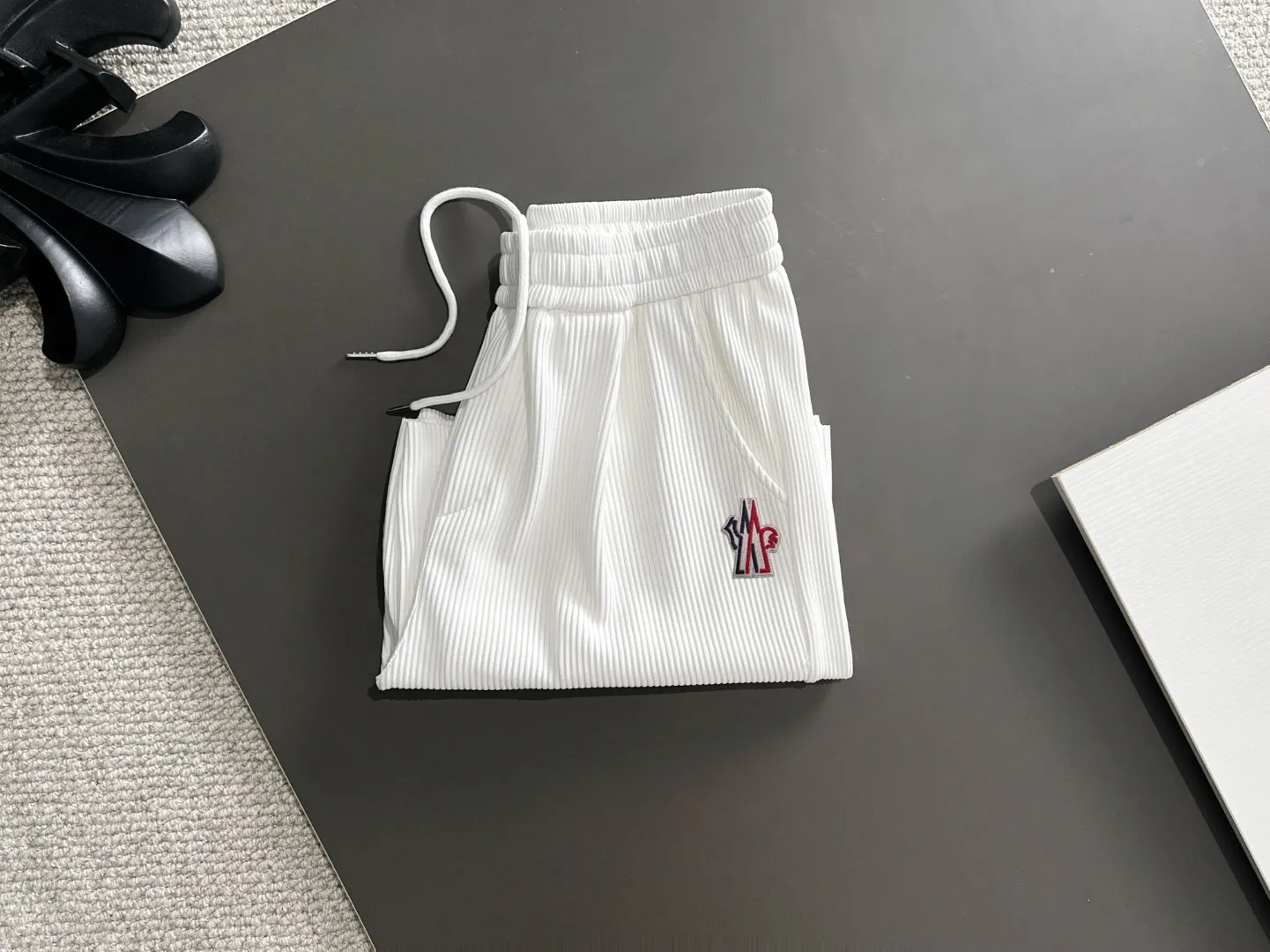 Next day shipping P460 MONCLER/Mongolian high quality 2025 spring and summer new casual heavy industry suit exclusively developed by yb! High quality production! Imported custom-made fabrics for foreign orders, with high breathability and comfort, impeccable details, brand element design concept, delicate and soft feel! It presents a casual cut and the upper body shape is great! On sale simultaneously on the official website! From a high-end men's positioning brand, the low-key luxury taste is irresistible! Exquisite workmanship and impeccable quality! The overall style is simple, fashionable and timeless, fully meeting the requirements of stylish and tasteful dressing! Size: M-XXXL