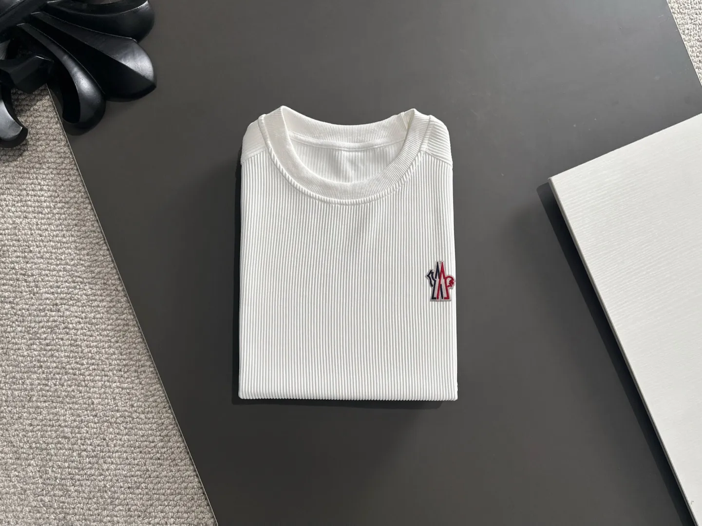 Next day shipping P460 MONCLER/Mongolian high quality 2025 spring and summer new casual heavy industry suit exclusively developed by yb! High quality production! Imported custom-made fabrics for foreign orders, with high breathability and comfort, impeccable details, brand element design concept, delicate and soft feel! It presents a casual cut and the upper body shape is great! On sale simultaneously on the official website! From a high-end men's positioning brand, the low-key luxury taste is irresistible! Exquisite workmanship and impeccable quality! The overall style is simple, fashionable and timeless, fully meeting the requirements of stylish and tasteful dressing! Size: M-XXXL