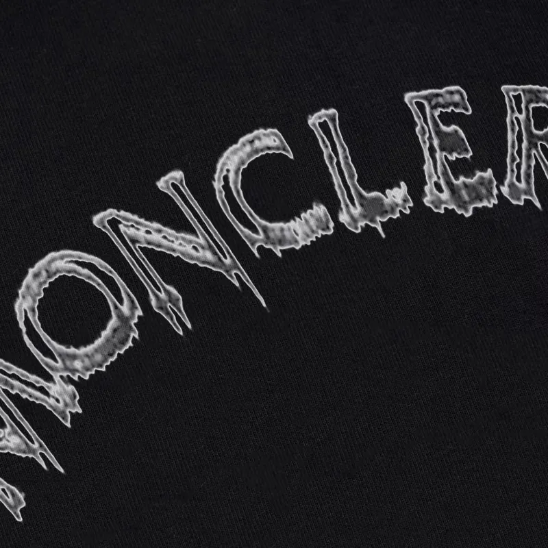 P240 Recommend the most popular Moncler masked 380g printed terry crew neck sweatshirt. Breathable pure cotton fabric. The texture is very soft and comfortable. No shrinkage, no deformation, no pilling). Original customized accessories. Collar label. Wash mark. Hang tag. Packaging (perfect details). Color: White. Black. Size: XS S M L.