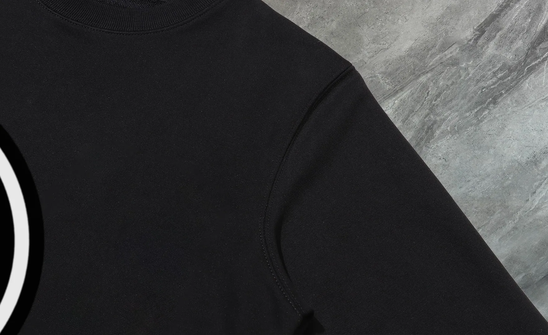 P210 High-version sweatshirt) [Long-term stock] 〖𝐌𝐎𝐍𝐂𝐋𝐄𝐑~Mask〗 Made of 440g heavy-weight fabric. It is different from the market currency. It can be matched with any variety and is properly handsome. 😎The whole dress is made of double waistcoats. The double waistcoats make the whole dress more three-dimensional. Not ordinary factories can do such fine work. 2025 Spring runway version of the T stage, on sale at the counter, round neck terry sweatshirt, high-end double-strand pure cotton, custom-made stretch ribs, dyed in the same vat, complete with three standards, matched with exquisite embroidered LOGO on the chest, simple and advanced, same style for men and women. Color: black, apricot, white, size: S M L XL 2XL