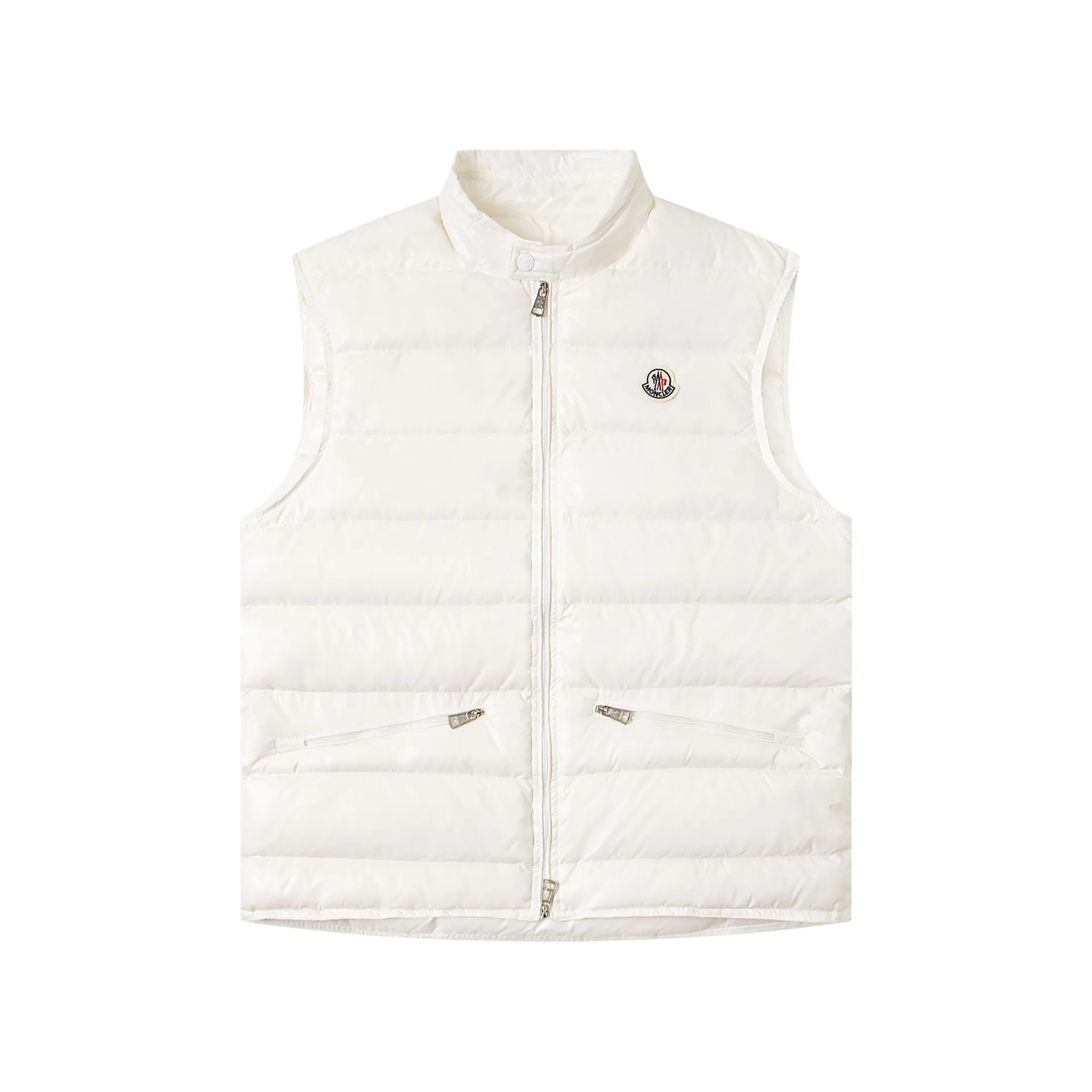 P590 model number: G114 Moncler's new stand-up collar vest down jacket top 1️⃣The fabric is made of advanced custom-made bright nylon and is completely the same as the original version. The fabric details and hardware are truly the same as the original version, and the details are impeccable! 2️⃣Super smooth two-way zipper, the zipper and color remain the same color. Detachable oversized windproof down hood, connected with five snap buttons of the same color. One circle is designed with an adjustable elastic drawstring, and there are oblique closed pockets on both sides. There are also pockets on the chest and sleeves inside! 3️⃣It is very youthful and energetic, and can be easily worn by both men and women. It is very in line with the fashion aesthetic concepts of today's young people! 4️⃣Full set of customized accessories, complete with three standards, same style for men and women, a must-have for couples. Color: black, white, size: 1.2.3.4.5.6