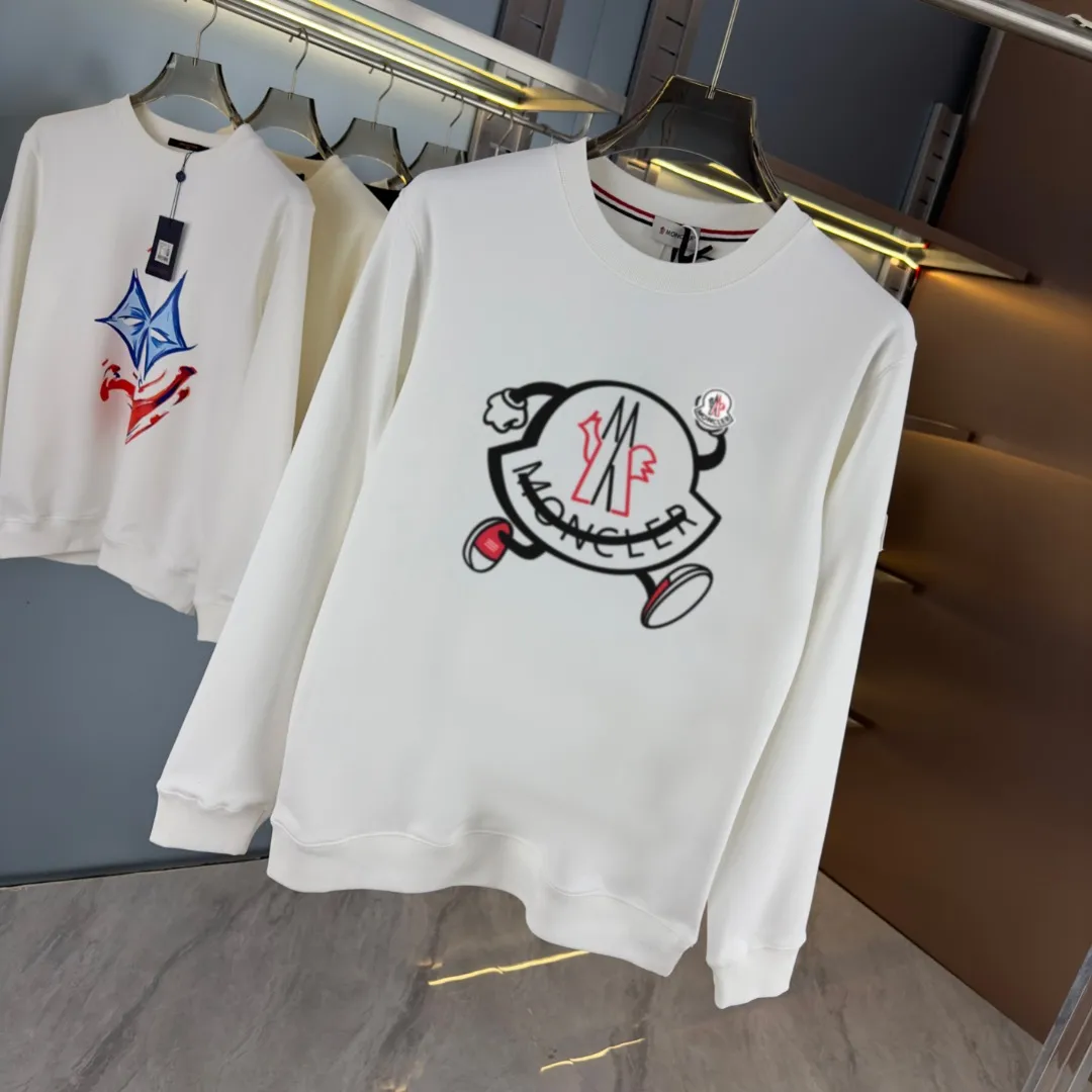 P210 High-version sweatshirt) [Long-term stock] 〖𝐌𝐎𝐍𝐂𝐋𝐄𝐑~Mask〗 Made of 440g heavy-weight fabric. It is different from the market currency. It can be matched with any variety and is properly handsome. 😎The whole dress is made of double waistcoats. The double waistcoats make the whole dress more three-dimensional. Not ordinary factories can do such fine work. 2025 Spring runway version of the T stage, on sale at the counter, round neck terry sweatshirt, high-end double-strand pure cotton, custom-made stretch ribs, dyed in the same vat, complete with three standards, matched with exquisite embroidered LOGO on the chest, simple and advanced, same style for men and women. Color: black, apricot, white, size: S M L XL 2XL