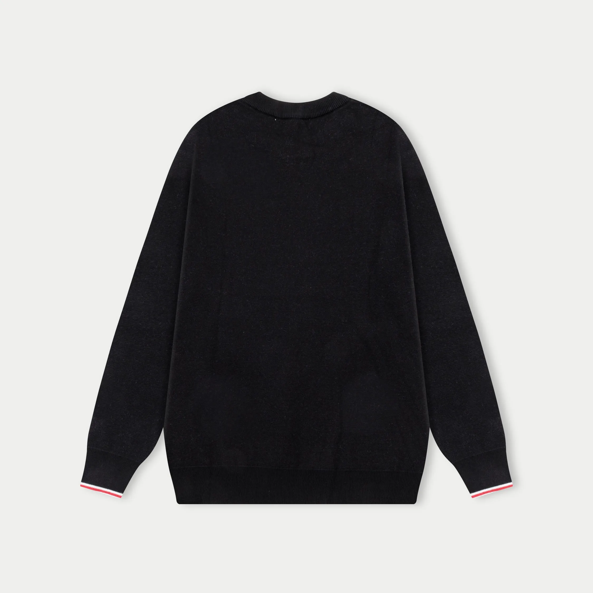 P320 MONCLER 25ss new round neck sweater. Original fabric. Made of custom-made natural medium-thick imported wool gauze. It feels very comfortable and smooth. The version is quite wide and stylish. Produced by a first-line brand factory. Woven by imported machines. It is very soft and skin-friendly. It will not deform after long-term wear. The latest autumn and winter style. Fashionable and personalized. Super versatile and good-looking. Very suitable for both men and women. A must-have for everyone. Color: royal blue black Size: M-3XL