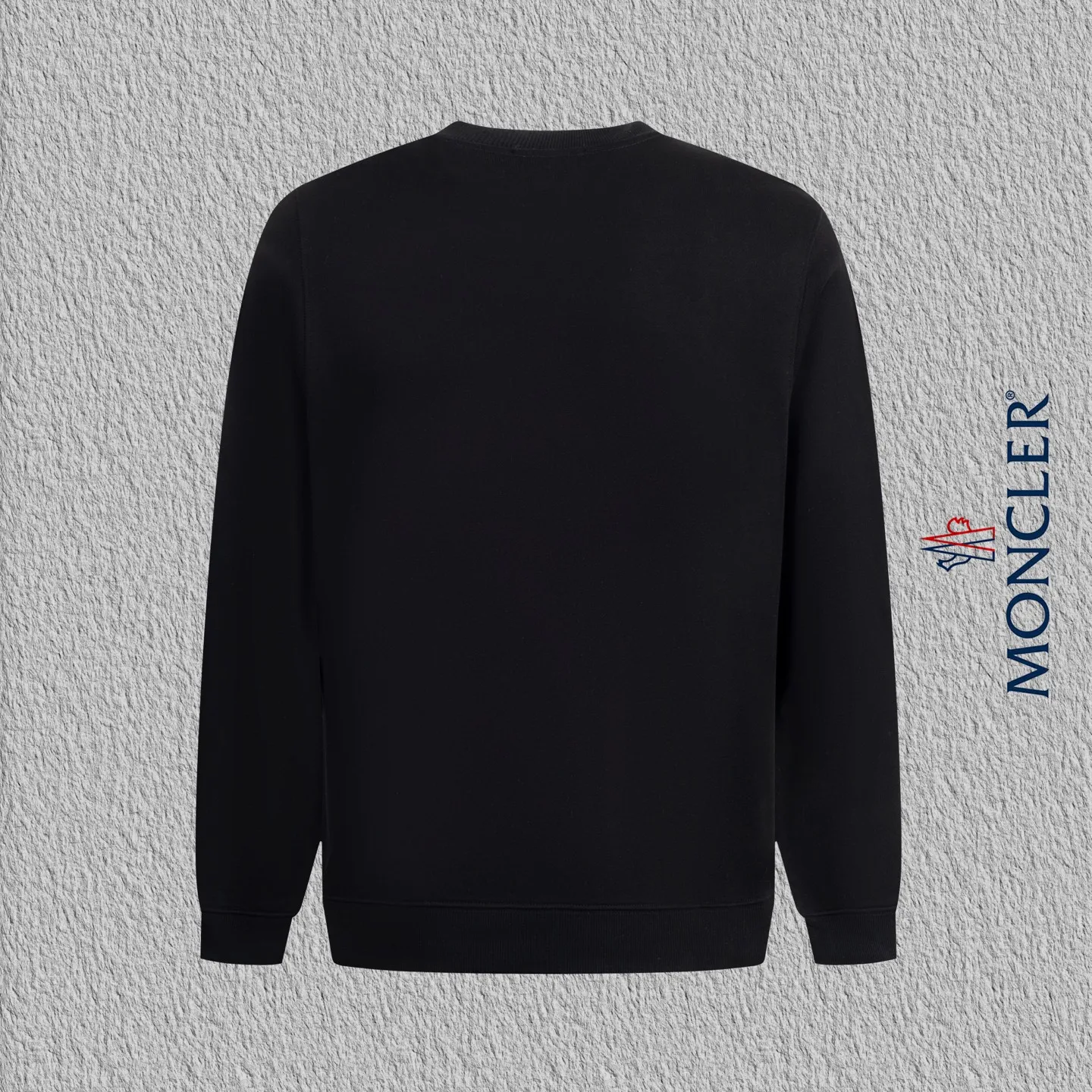 P230 model number B38 round neck sweatshirt with masked flocking and foaming letters and small labels. MONCLER counter consistent sweatshirt. The fabric is made of 420g double-stranded double yarn terry in the same cylinder. 2×2 pure cotton high-elastic fine thread does not deform. Imported machine flocking and foaming printing technology➕classic small label. Internet celebrity popular model, versatile OS version, can be worn up to about 180 catties. Factory assembly line work, imported machine double-line press technology, three complete standards, customized accessories Alignment, same style for men and women colour: black navy size: S M L XL Manual measurement error of about 1-3cm is normal