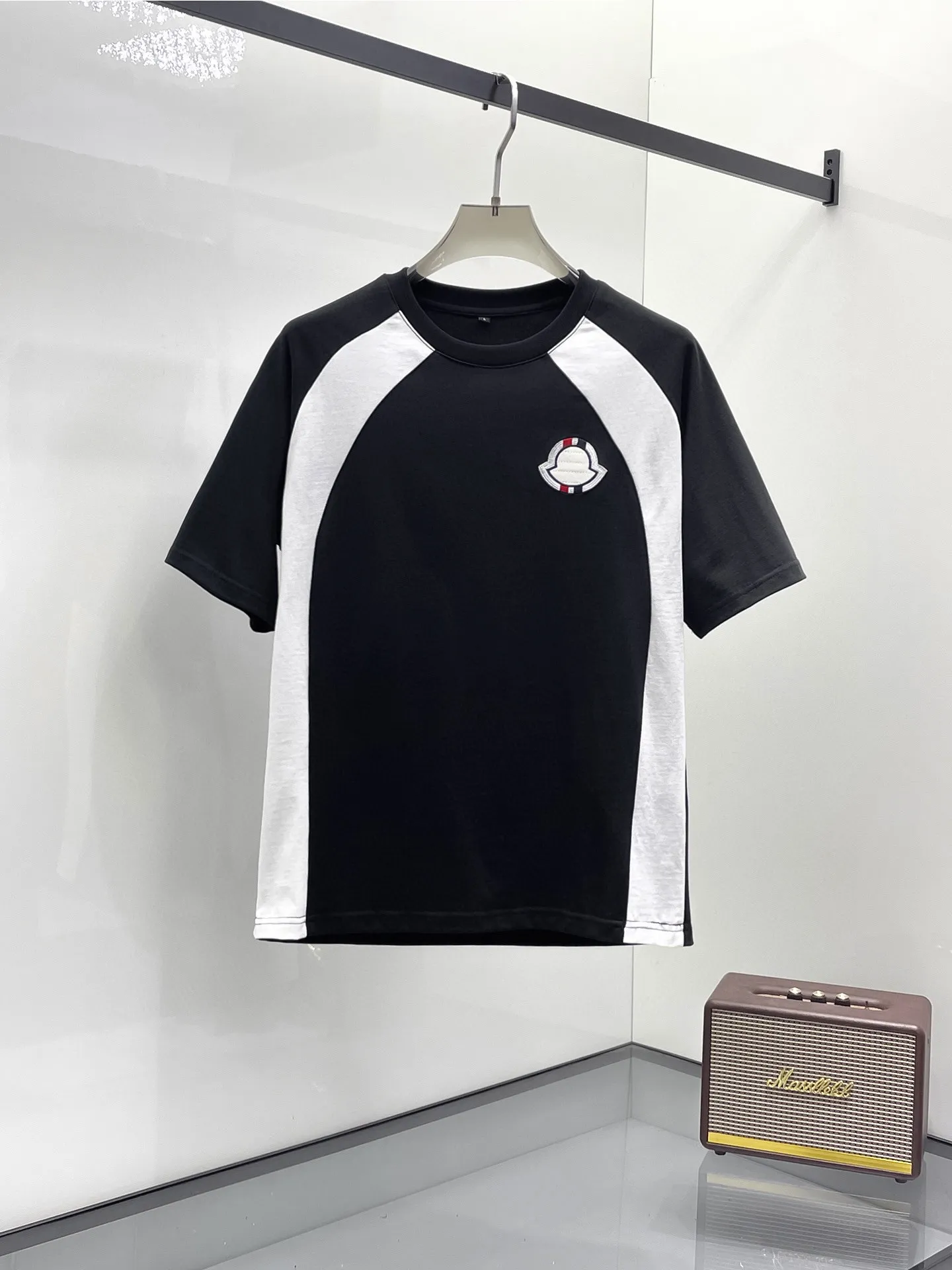 P560 Brand [MONCLER Mouth Covered] 2025 round neck short-sleeved shorts suit. The pure cotton fabric upper body will not be stuffy, the smooth and comfortable skin-friendly effect is more breathable, the fabric has its own texture, classic logo technology, a new interpretation from a unique angle, the first choice for fashion and versatility! Size: M-3XL (maximum wear: 190 pounds)