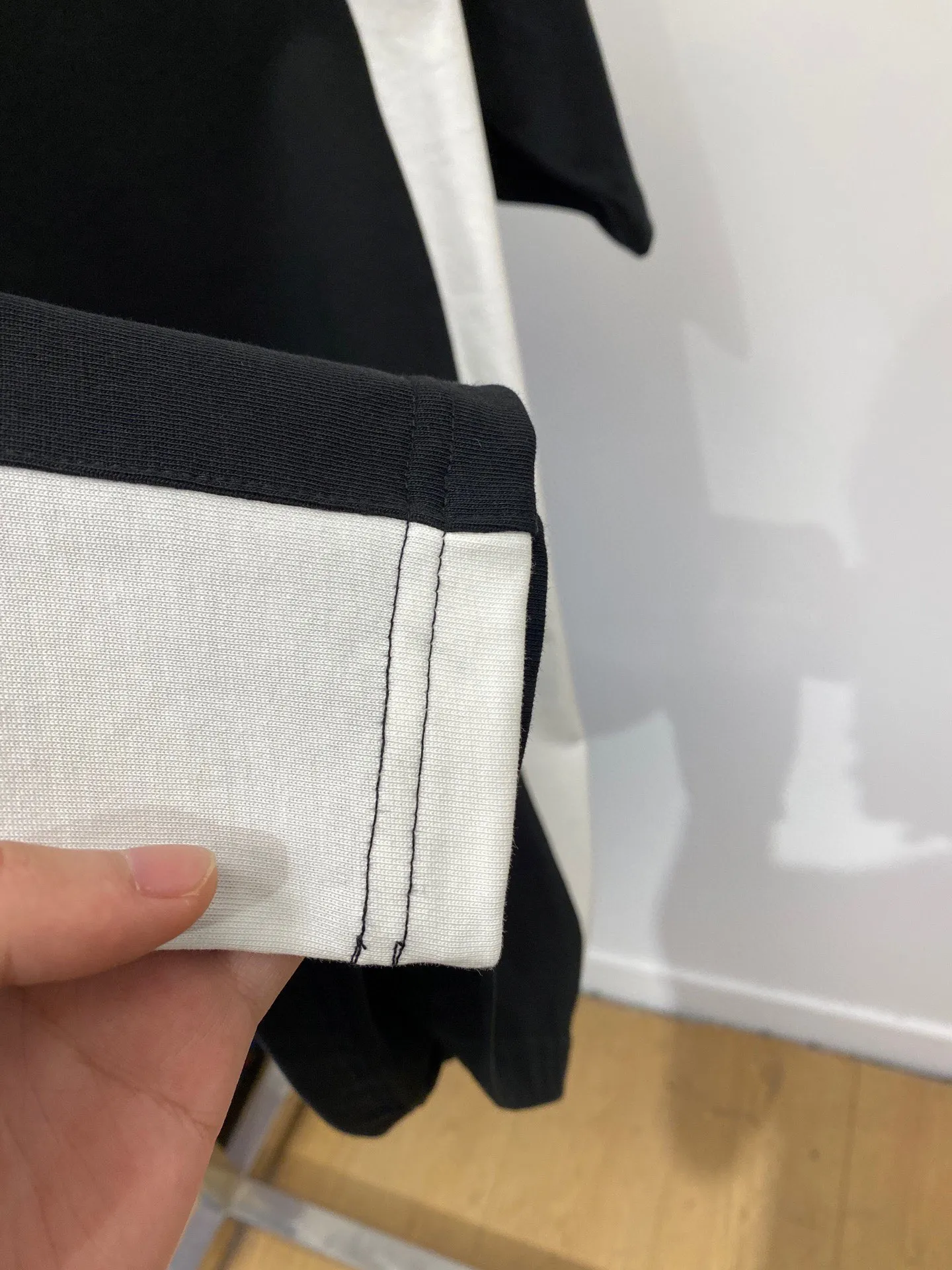 P570 Brand [MONCLER Mouth Covered] 2025 round neck short-sleeved shorts suit. The upper body of pure cotton fabric will not be stuffy. The smooth and comfortable skin-friendly effect is more breathable. The fabric has its own texture. Classic logo technology. A new interpretation from a unique angle. Fashionable and versatile choice! Size: M-3XL (maximum wear: 190 pounds)