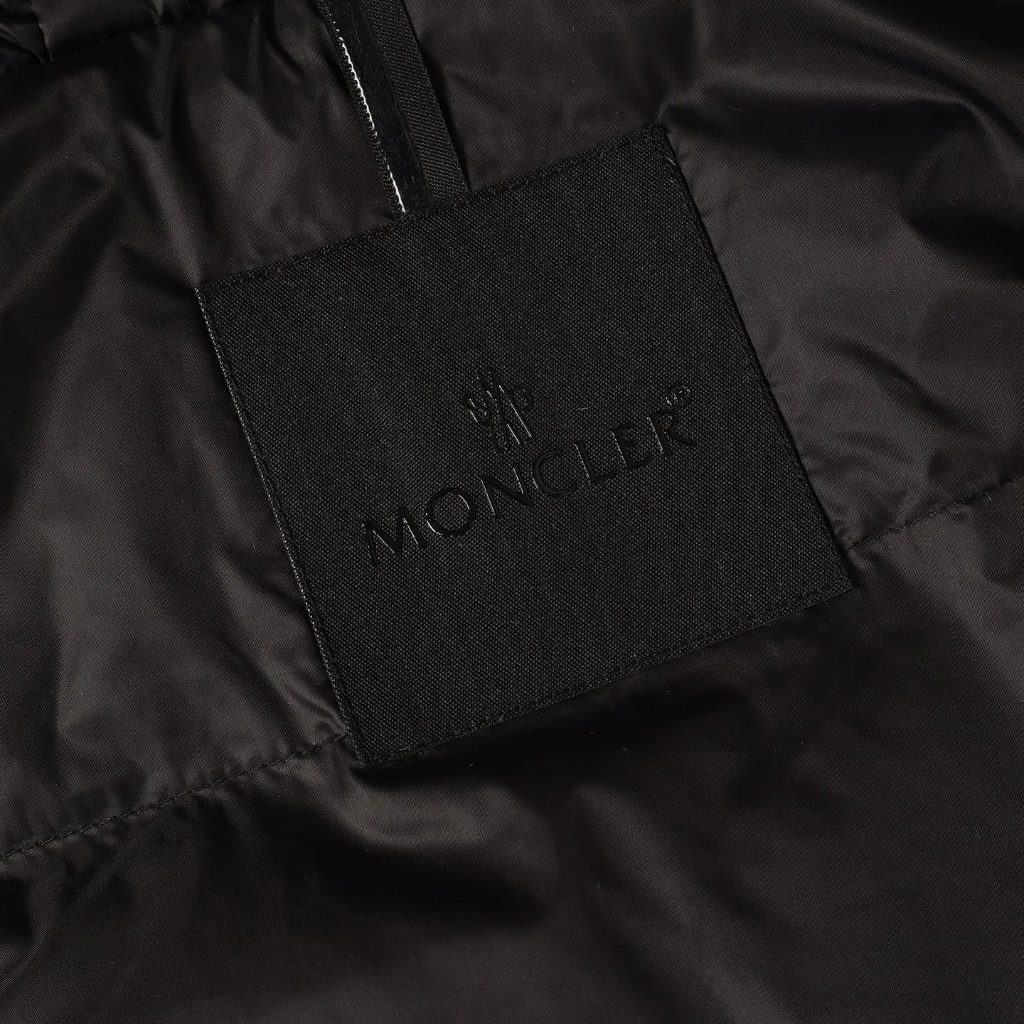 P650 Moncler/Mongolian Autumn and Winter New Style🆕 Original 1:1 customized hardware accessories, all imported and original customization, super heavy industry, excellent fabric workmanship, perfect version. Note⚠The fabric is super comfortable, exclusive model, non-market goods, same sizes for men and women. Size S-XL
