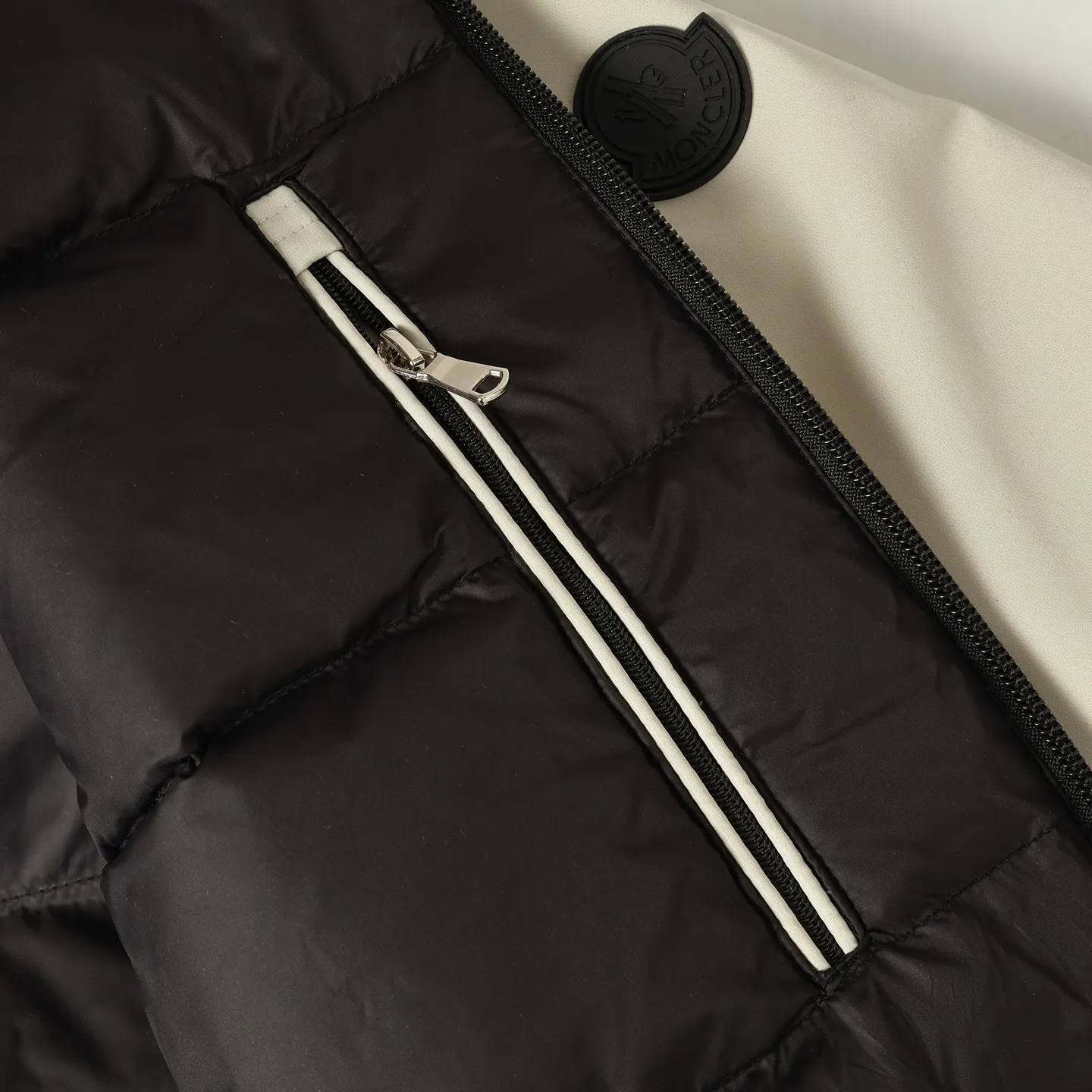 P650 Moncler/Mongolian Autumn and Winter New Style🆕 Original 1:1 customized hardware accessories, all imported and original customization, super heavy industry, excellent fabric workmanship, perfect version. Note⚠The fabric is super comfortable, exclusive model, non-market goods, same sizes for men and women. Size S-XL