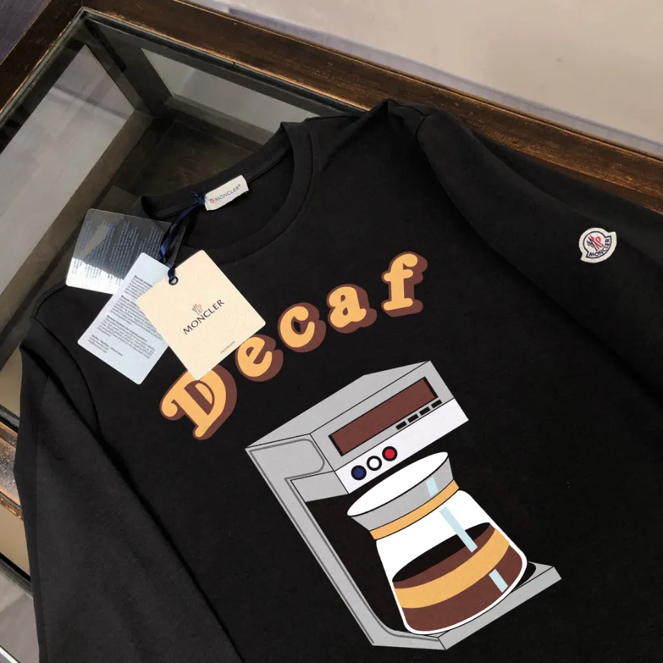 P180, a non-off-the-shelf model, you can trust it. Moncler printed long-sleeved T-shirt, 240g breathable cotton fabric, very soft and comfortable texture, does not shrink, does not deform, does not ball), can be worn alone as a base layer. Original customized accessories, collar label, care mark, hangtag, packaging (perfect details) Color: White Black Size: XS S M L