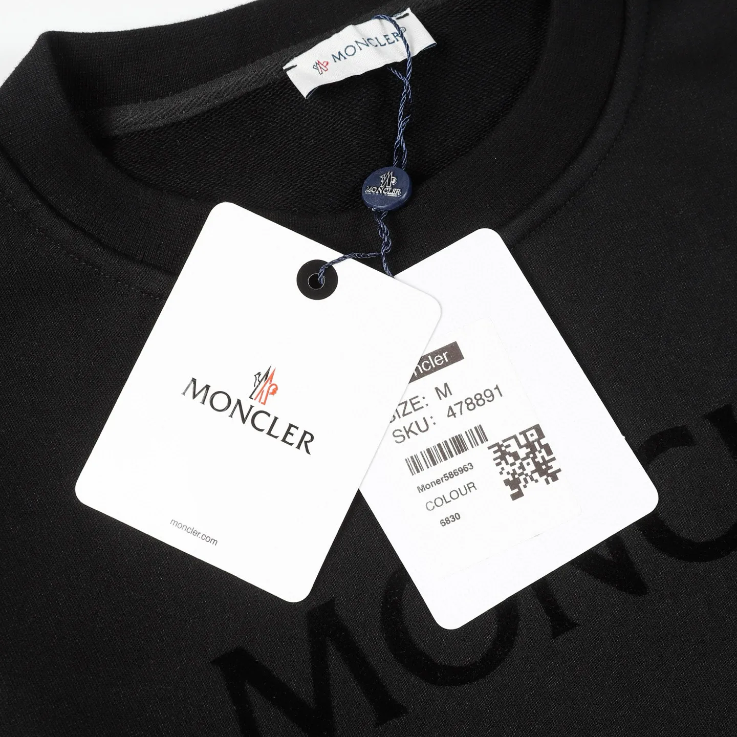 P210 Style number: 852 〈MONCLER〉 Mongolian flocked printed round neck sweatshirt. The price of Mongolian sweatshirt is actually quite advantageous. Anyone who has been to the counter should know that the price of Mongolian sweatshirt is not much cheaper than Gucci Burberry. It is just relatively low-key and unwilling to hype. It is a picture that you want to buy or not. The aloof existence... ✅460g 100% pure cotton wool fabric OS version is too large ✅Matched with the original high weight double yarn thread ✅Correct three-needle and five-thread craftsmanship Chain edge Color: Black White Royal Blue Size S M L