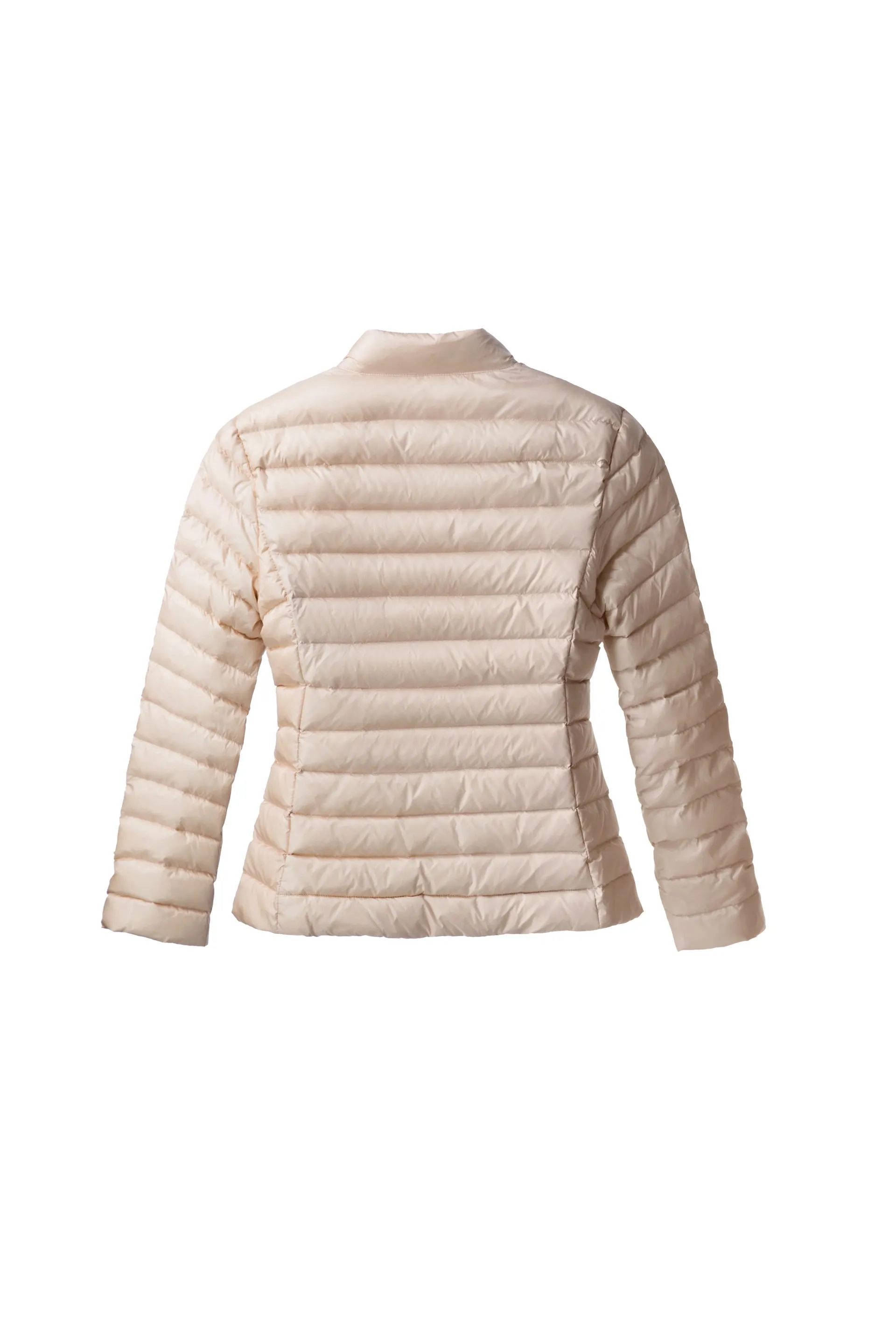 P760 Style number: Y128 Moncler's new 25-year women's down jacket is light and thin, with a perfect balance of temperature and style ▫️ 90% rare goose down filling｜Fearless in sub-zero temperatures, lightweight and temperature-locking ▫️ Innovative wool knitted sleeves｜Soft touch, three-dimensional silhouette is not bloated ▫️ High-end aesthetics of contrasting materials｜Matte pressed black feathers + delicate wool texture 🌟 Extravagant details • Demonstration of layering turtleneck sweaters | Lazy and high-end sense • K gold chain finishing touch | Eye-catching and sparkling design • Universal matching of trousers | One-click switching for commuting and dating "A winter shirt that can be worn for ten years" Color: Black·White·Pink Green Code Number: 1 2 3 4