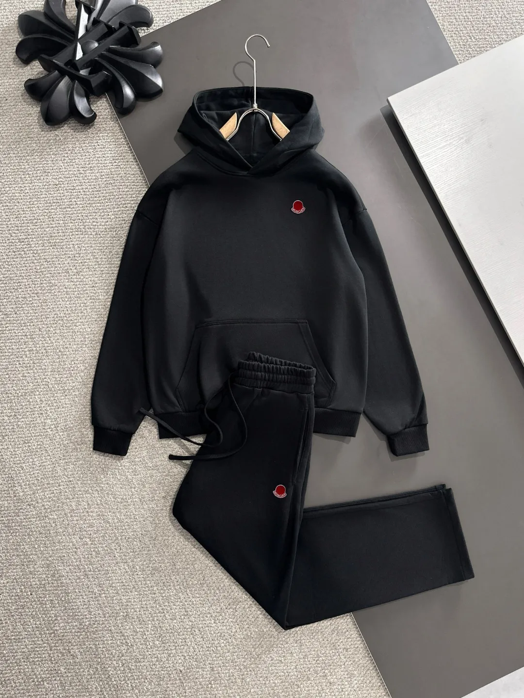 Next day shipping P720 MONCLER/Mongolian high quality 2025 autumn and winter new casual heavy industry hooded suit exclusively developed by yb! High quality production! The top version of the trading company channel order, external orders for imported custom fabrics, high breathability and comfort, impeccable details, absolutely worth buying! This type of suit is also a must-have for lazy people. You don’t have to think about how to match it, you can just get it in one set! Brand element design concept, delicate and soft feel! It presents a casual cut and the upper body shape is great! On sale simultaneously on the official website! From a high-end men's positioning brand, the low-key luxury taste is irresistible! Exquisite workmanship and impeccable quality! The overall style is simple, fashionable and timeless, fully meeting the requirements of stylish and tasteful dressing! Sizes: S to XXL (or state your height and weight when placing an order)
