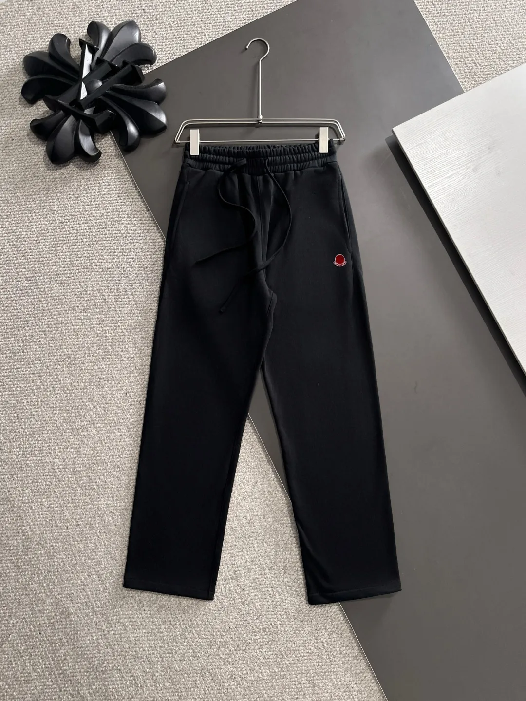 Next day shipping P720 MONCLER/Mongolian high quality 2025 autumn and winter new casual heavy industry hooded suit exclusively developed by yb! High quality production! The top version of the trading company channel order, external orders for imported custom fabrics, high breathability and comfort, impeccable details, absolutely worth buying! This type of suit is also a must-have for lazy people. You don’t have to think about how to match it, you can just get it in one set! Brand element design concept, delicate and soft feel! It presents a casual cut and the upper body shape is great! On sale simultaneously on the official website! From a high-end men's positioning brand, the low-key luxury taste is irresistible! Exquisite workmanship and impeccable quality! The overall style is simple, fashionable and timeless, fully meeting the requirements of stylish and tasteful dressing! Sizes: S to XXL (or state your height and weight when placing an order)