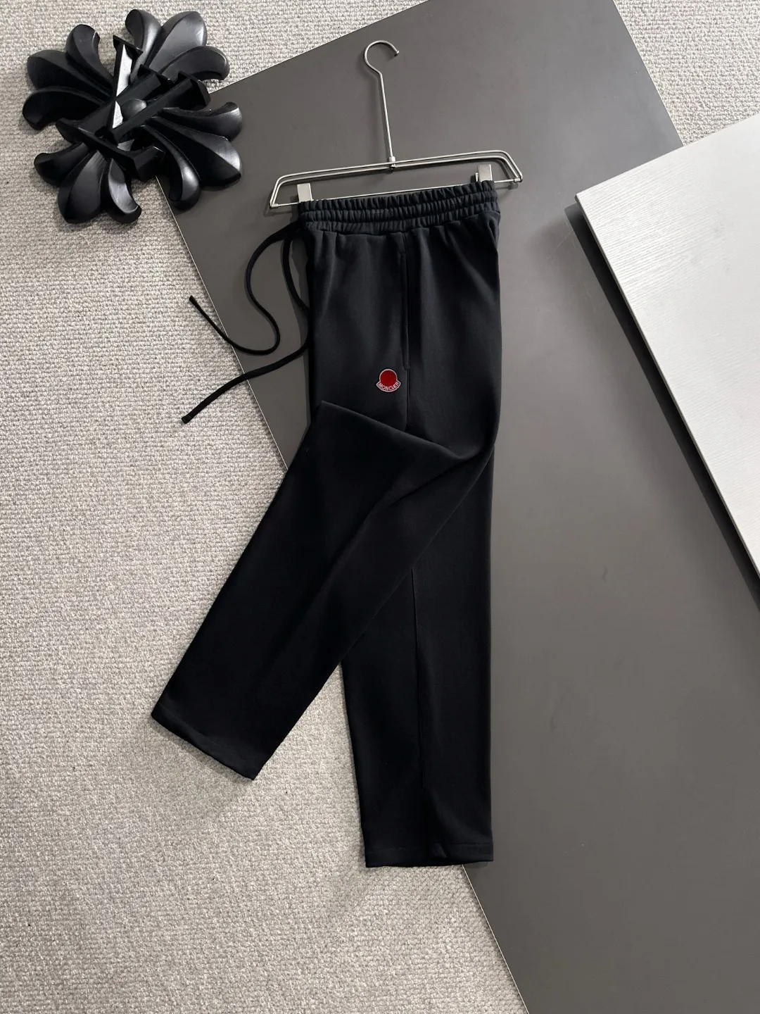 Next day shipping P720 MONCLER/Mongolian high quality 2025 autumn and winter new casual heavy industry hooded suit exclusively developed by yb! High quality production! The top version of the trading company channel order, external orders for imported custom fabrics, high breathability and comfort, impeccable details, absolutely worth buying! This type of suit is also a must-have for lazy people. You don’t have to think about how to match it, you can just get it in one set! Brand element design concept, delicate and soft feel! It presents a casual cut and the upper body shape is great! On sale simultaneously on the official website! From a high-end men's positioning brand, the low-key luxury taste is irresistible! Exquisite workmanship and impeccable quality! The overall style is simple, fashionable and timeless, fully meeting the requirements of stylish and tasteful dressing! Sizes: S to XXL (or state your height and weight when placing an order)