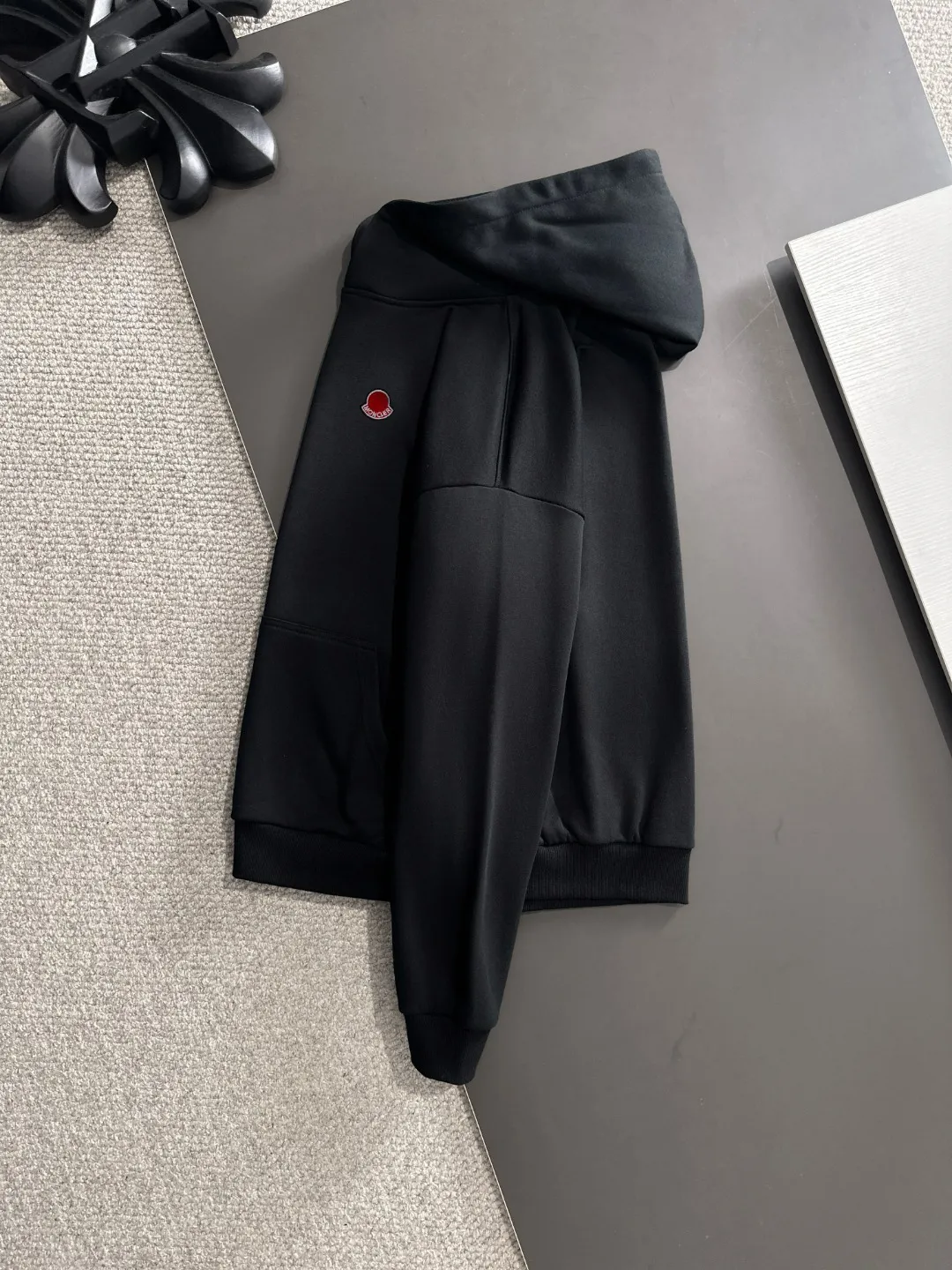 Next day shipping P720 MONCLER/Mongolian high quality 2025 autumn and winter new casual heavy industry hooded suit exclusively developed by yb! High quality production! The top version of the trading company channel order, external orders for imported custom fabrics, high breathability and comfort, impeccable details, absolutely worth buying! This type of suit is also a must-have for lazy people. You don’t have to think about how to match it, you can just get it in one set! Brand element design concept, delicate and soft feel! It presents a casual cut and the upper body shape is great! On sale simultaneously on the official website! From a high-end men's positioning brand, the low-key luxury taste is irresistible! Exquisite workmanship and impeccable quality! The overall style is simple, fashionable and timeless, fully meeting the requirements of stylish and tasteful dressing! Sizes: S to XXL (or state your height and weight when placing an order)
