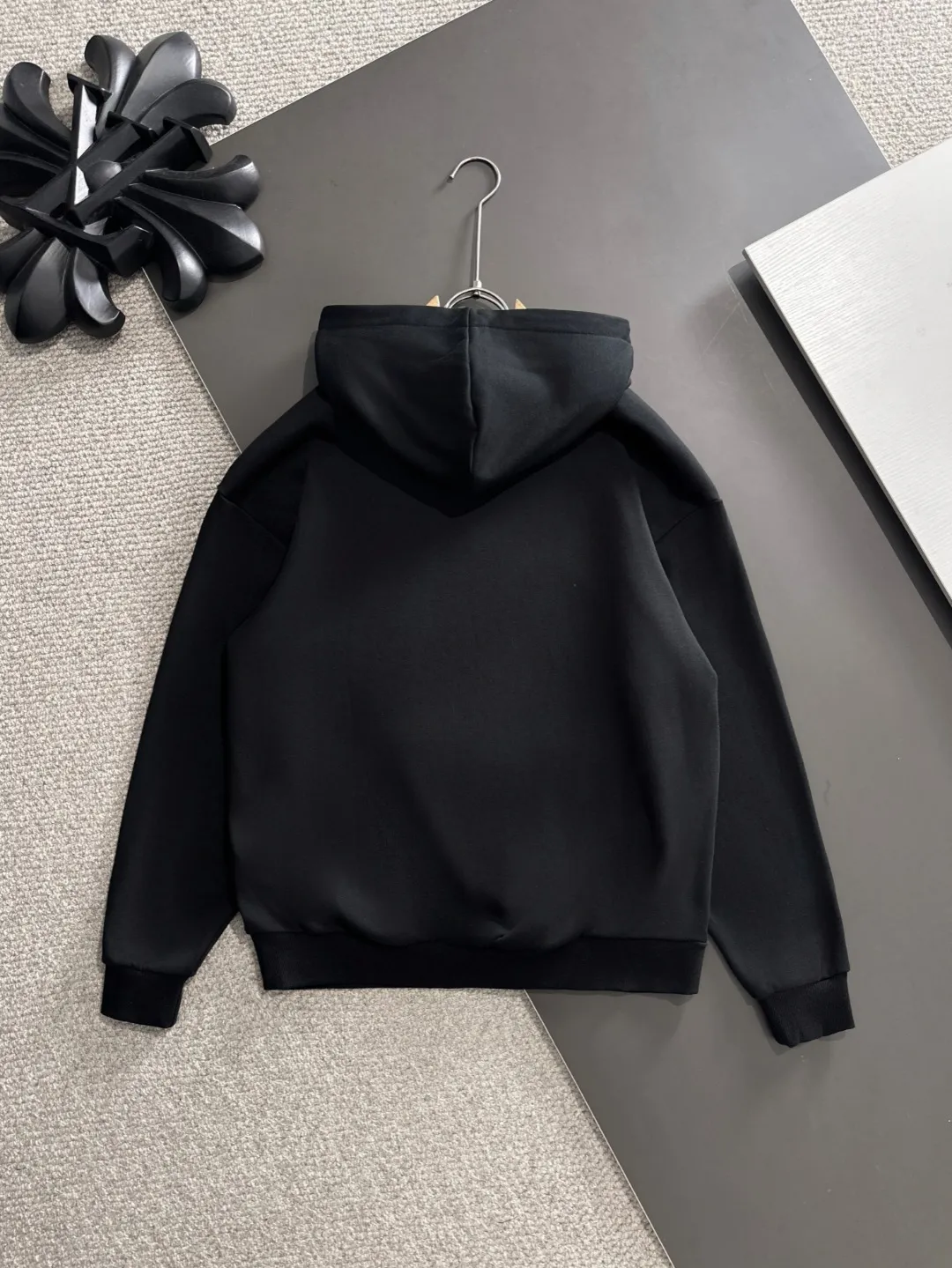 Next day shipping P720 MONCLER/Mongolian high quality 2025 autumn and winter new casual heavy industry hooded suit exclusively developed by yb! High quality production! The top version of the trading company channel order, external orders for imported custom fabrics, high breathability and comfort, impeccable details, absolutely worth buying! This type of suit is also a must-have for lazy people. You don’t have to think about how to match it, you can just get it in one set! Brand element design concept, delicate and soft feel! It presents a casual cut and the upper body shape is great! On sale simultaneously on the official website! From a high-end men's positioning brand, the low-key luxury taste is irresistible! Exquisite workmanship and impeccable quality! The overall style is simple, fashionable and timeless, fully meeting the requirements of stylish and tasteful dressing! Sizes: S to XXL (or state your height and weight when placing an order)