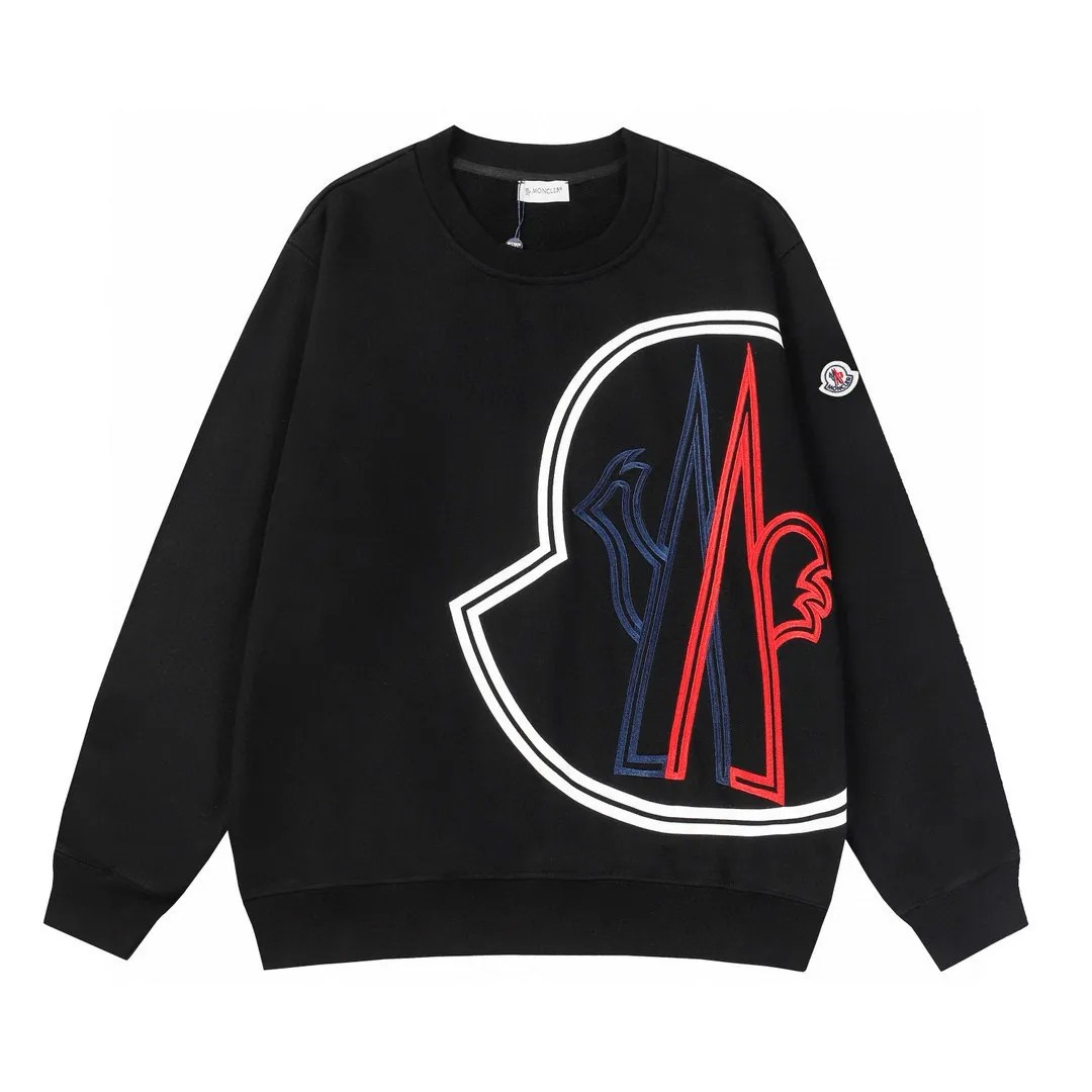 P220 Style No.: 858 〈MONCLER〉 Meng Mouth Heavy Embroidery + Printed Round Neck Sweatshirt The price of the Meng Mouth Sweatshirt is actually quite advantageous. Anyone who has been to the counter should know that the price of the Meng Mouth sweater is not much cheaper than Gucci Burberry. It is just relatively low-key and unwilling to hype. It is a picture that you want to buy or not. The existence of aloofness... ✅460 grams of 100% cotton wool-eating fabric OS version is too large ✅Matched with the original high-weight double yarn thread ✅Correct three-needle and five-thread craftsmanship Chain edge ✅The embroidery has been over-molded The upper body is not pierced Color: Black White Size S M L