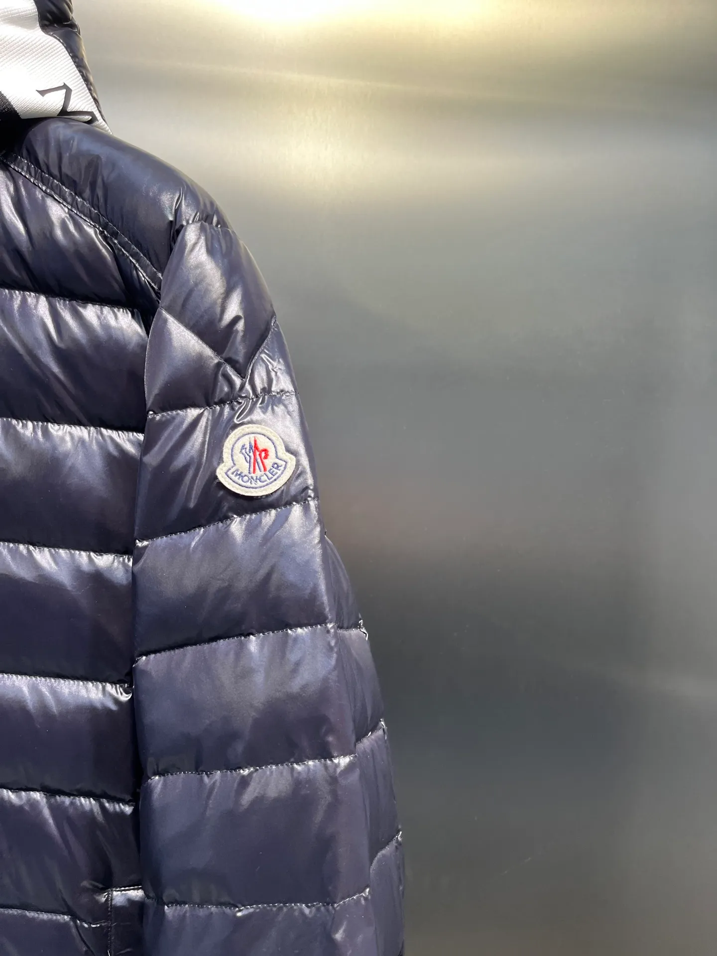 P760 Moncler Moncler's new striped trim logo quilted hooded down jacket, simple and elegant, not picky to wear. Lightweight style, simple and elegant, a must-have for travel. Color: black, white, sky blue, size: 12345