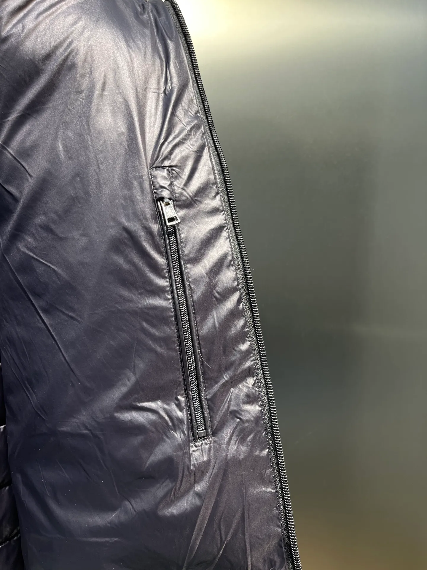 P760 Moncler Moncler's new striped trim logo quilted hooded down jacket, simple and elegant, not picky to wear. Lightweight style, simple and elegant, a must-have for travel. Color: black, white, sky blue, size: 12345