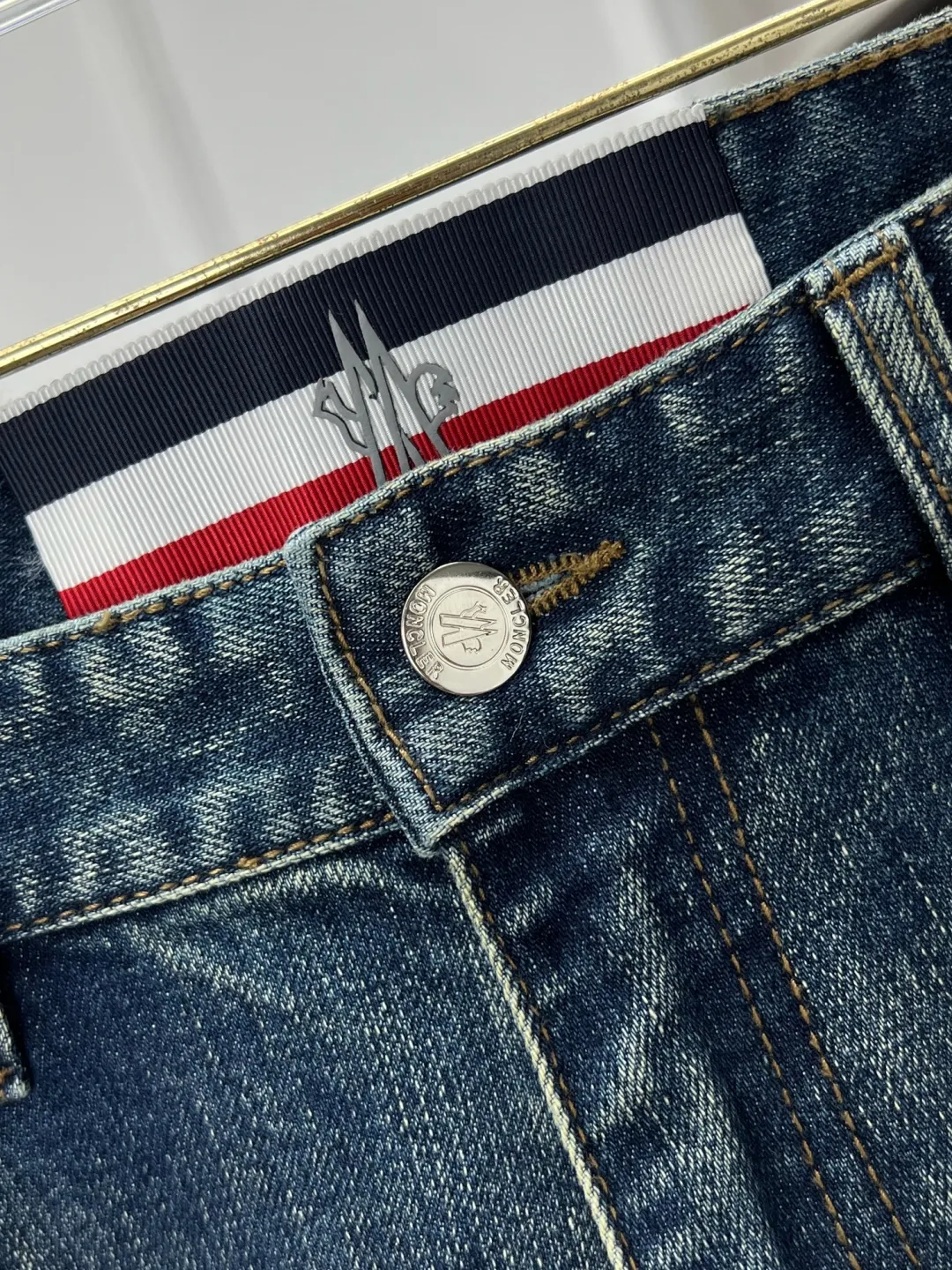 P360 Moncler 🔥🔥🔥The hot new product in autumn and winter, available at counters. The best jeans in physical stores🐂Original 1:1 goods at counters, suitable for all ages. The highest version of European imported fabrics on the market. Comfortable, soft and skin-friendly, the upper body effect is super fashionable and versatile, straight and stylish, a wardrobe must-have! Suitable for any occasion Size: 29-42