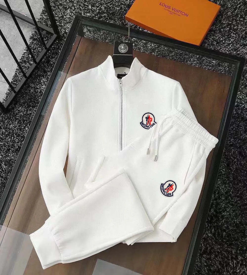 P400 💰 [MONCLER Mouth Covering] (Gospel for Fatty) Hot-selling suit is here. Focus on the original version of the official website. 2025 new hot-selling cardigan sweater suit. The original order is the best product. 🇭🇰The meticulous work of top designers. Just for a fitting and perfect upper body effect. 100% natural high-quality Roman cotton, close-fitting comfort, noble and elegant! Original hardware embodies elegance and nobility! Counter size: M-5XL (maximum wear up to 220 pounds)