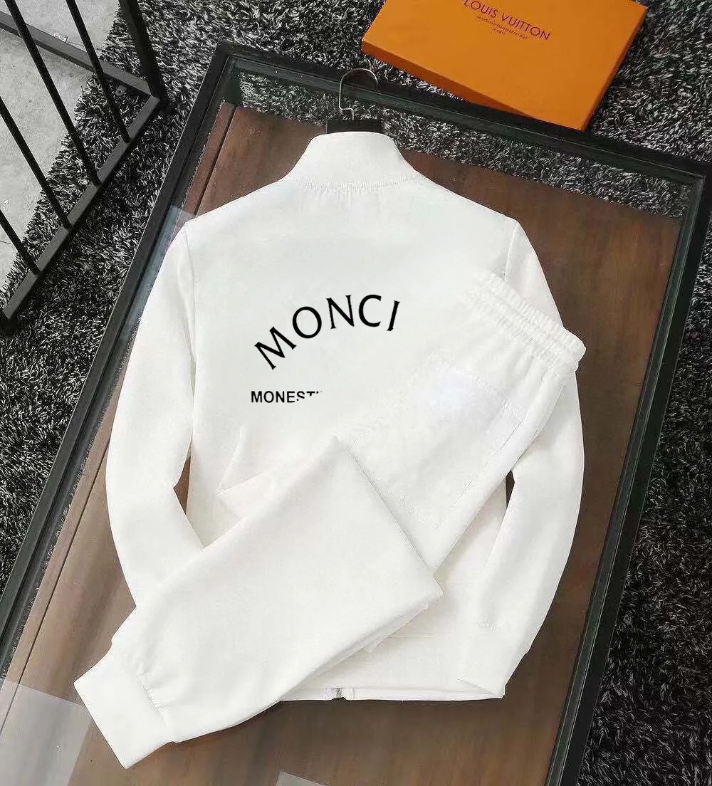 P400 💰 [MONCLER Mouth Covering] (Gospel for Fatty) Hot-selling suit is here. Focus on the original version of the official website. 2025 new hot-selling cardigan sweater suit. The original order is the best product. 🇭🇰The meticulous work of top designers. Just for a fitting and perfect upper body effect. 100% natural high-quality Roman cotton, close-fitting comfort, noble and elegant! Original hardware embodies elegance and nobility! Counter size: M-5XL (maximum wear up to 220 pounds)