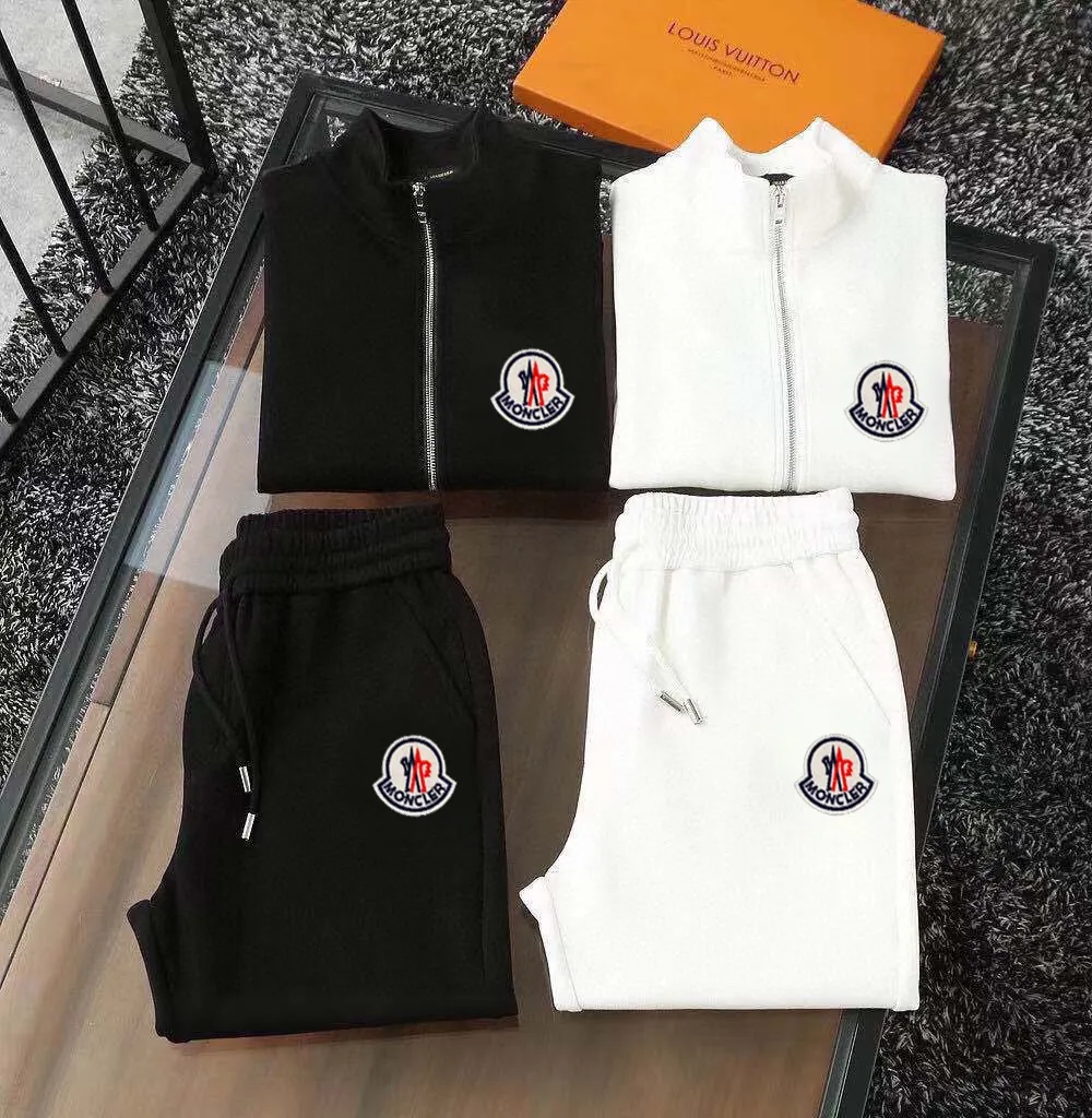 P400 💰 [MONCLER Mouth Covering] (Gospel for Fatty) Hot-selling suit is here. Focus on the original version of the official website. 2025 new hot-selling cardigan sweater suit. The original order is the best product. 🇭🇰The meticulous work of top designers. Just for a fitting and perfect upper body effect. 100% natural high-quality Roman cotton, close-fitting comfort, noble and elegant! Original hardware embodies elegance and nobility! Counter size: M-5XL (maximum wear up to 220 pounds)