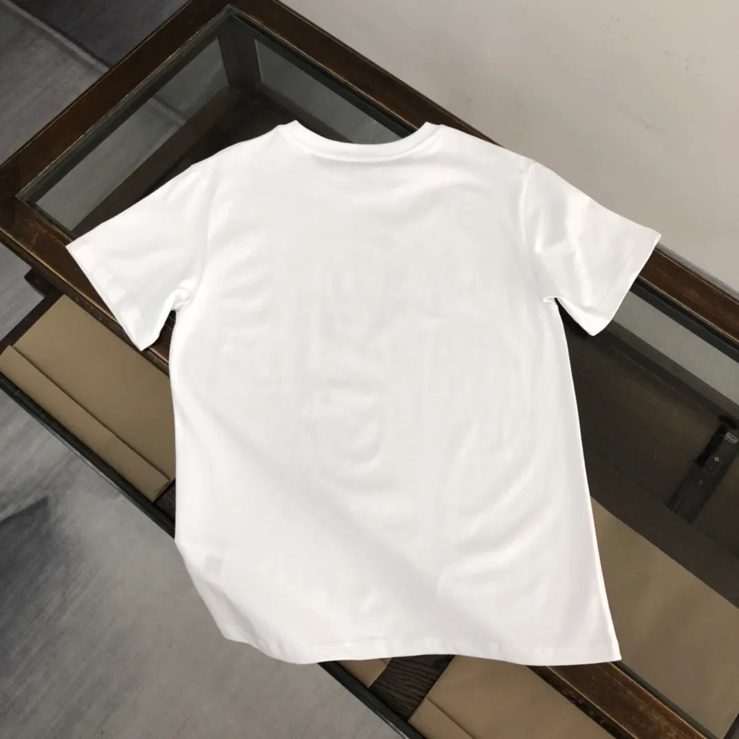 P160 🔥Moncler. New summer style, fashionable and casual short-sleeved T-shirt. Imported high-end customized fabrics. Invincible texture, high-quality and perfect shipment. Soft and comfortable, sweat-absorbent and breathable. Long-wearing and not easy to deform. Excellent touch, good breathability and sweat absorption! Versatile casual style, suitable for both leisure and business! Size: S～XL (please state your height and weight when placing an order)