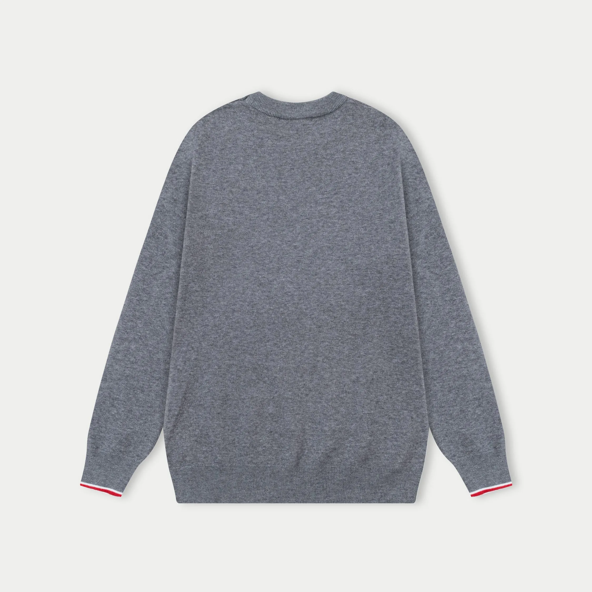 P320 MONCLER 25ss new round neck sweater. Original fabric. Weaved with customized natural medium-thick imported wool gauze. It feels very comfortable and smooth. The version is quite wide and stylish. Produced by a first-line brand factory. Woven by imported machines. It is very soft and skin-friendly to wear. It will not deform after long-term wear. The latest autumn and winter style. Fashionable and personalized. Super versatile and good-looking. Very suitable for men and women. A must-have for everyone. Color: Gray Black Size: M-3XL