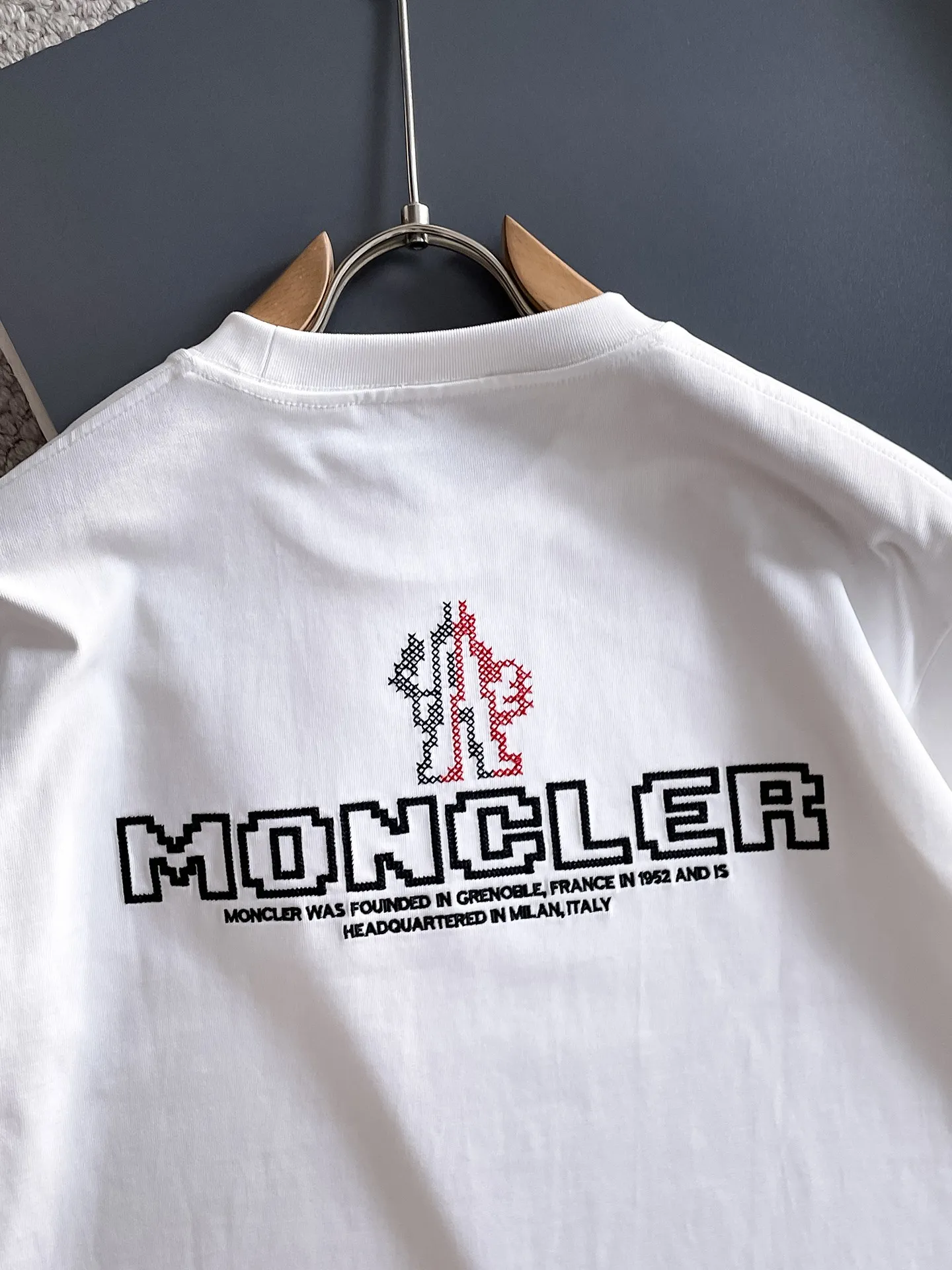 P190 💎MONCLER selects 340 grams of customized fabrics, high weight [top quality], special embroidery technology + customized seal embellishment, same style for men and women. Size: S M L XL XXL Color: Black White