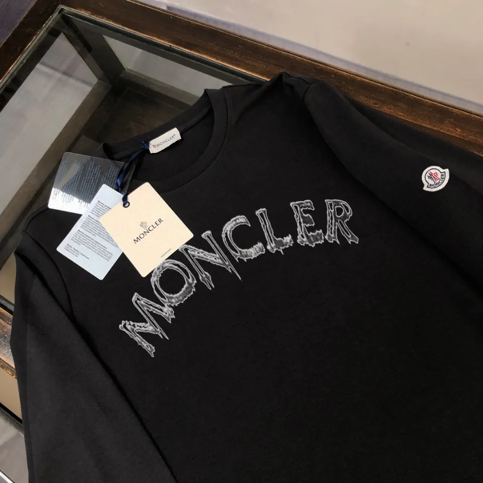 P180, a non-off-the-shelf model, you can trust it. Moncler printed long-sleeved T-shirt, 240g breathable cotton fabric, very soft and comfortable texture, does not shrink, does not deform, does not ball), can be worn alone as a base layer. Original customized accessories, collar label, care mark, hangtag, packaging (perfect details) Color: White Black Size: XS S M L